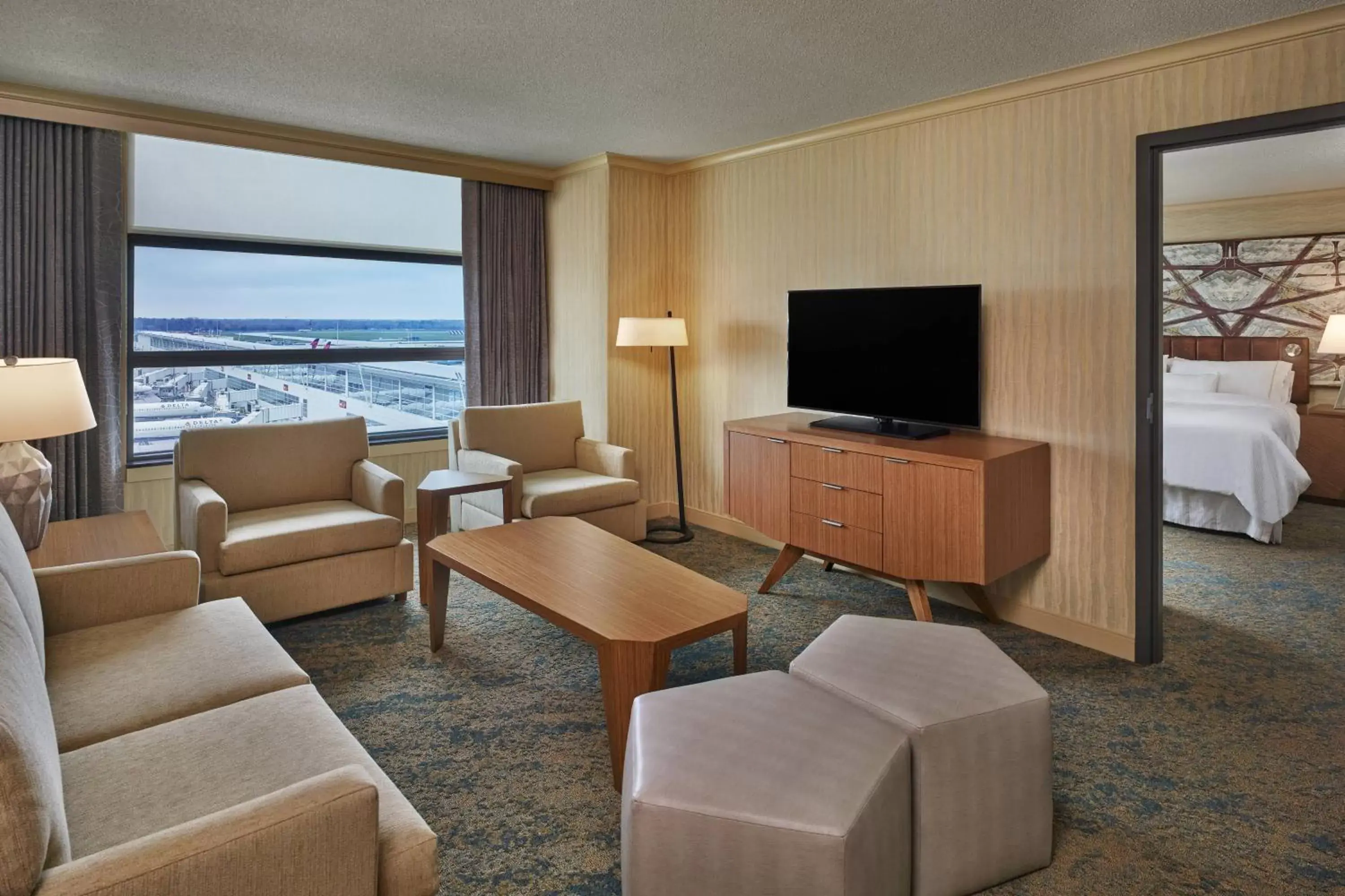 Living room, Seating Area in The Westin Detroit Metropolitan Airport