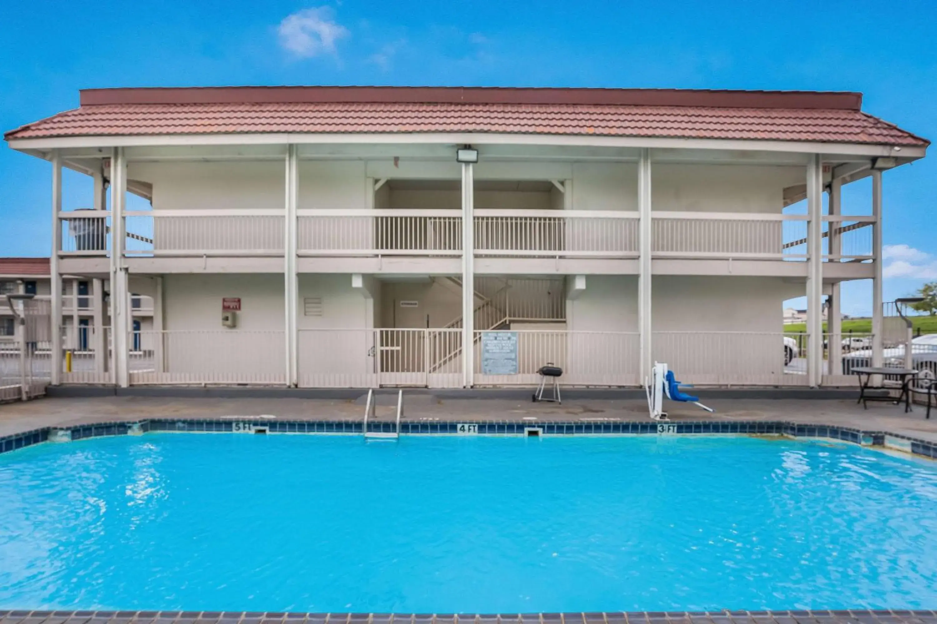 Activities, Property Building in Motel 6-Dallas, TX - Market Center