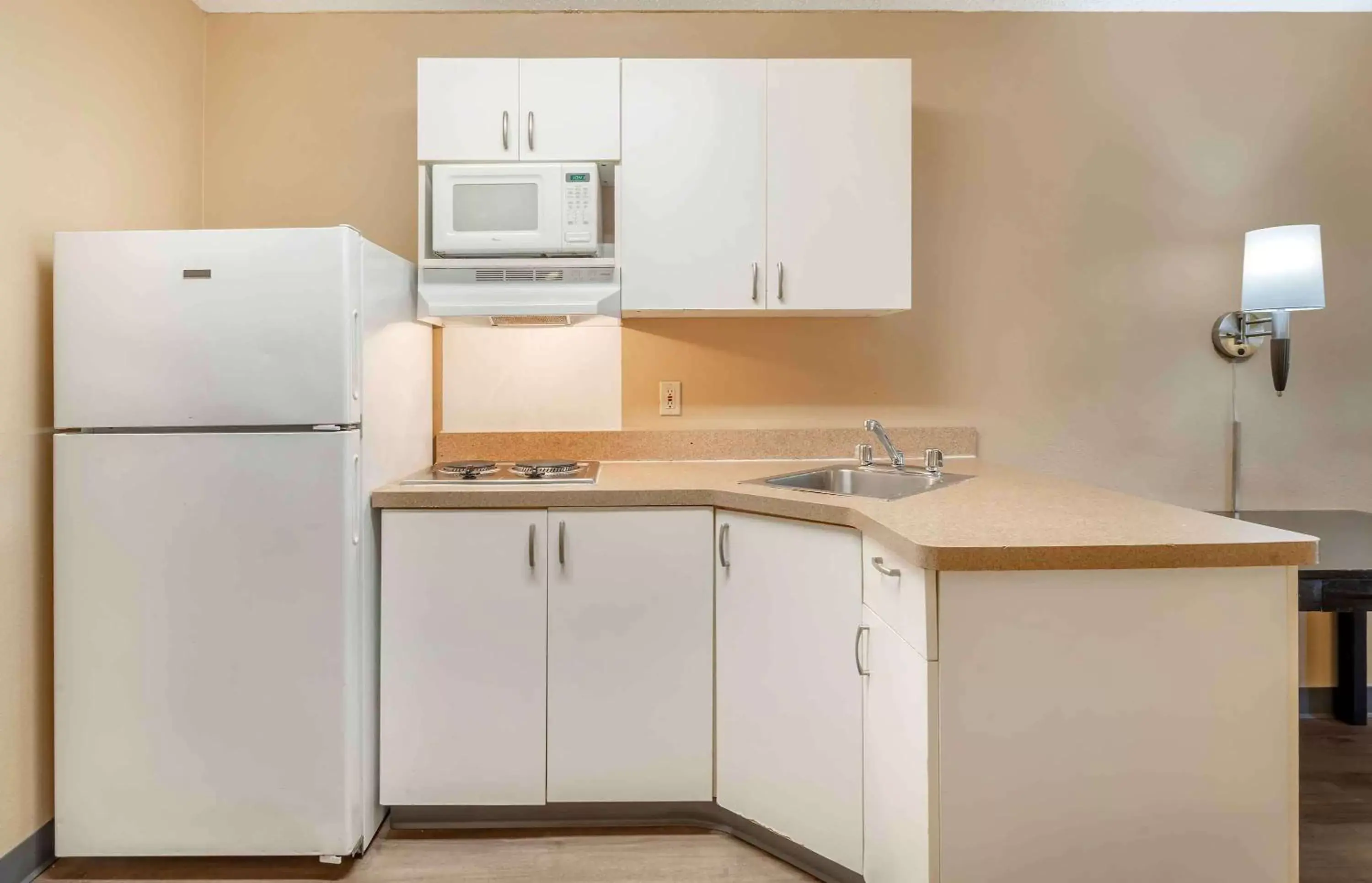 Bedroom, Kitchen/Kitchenette in Extended Stay America Suites - Oakland - Emeryville