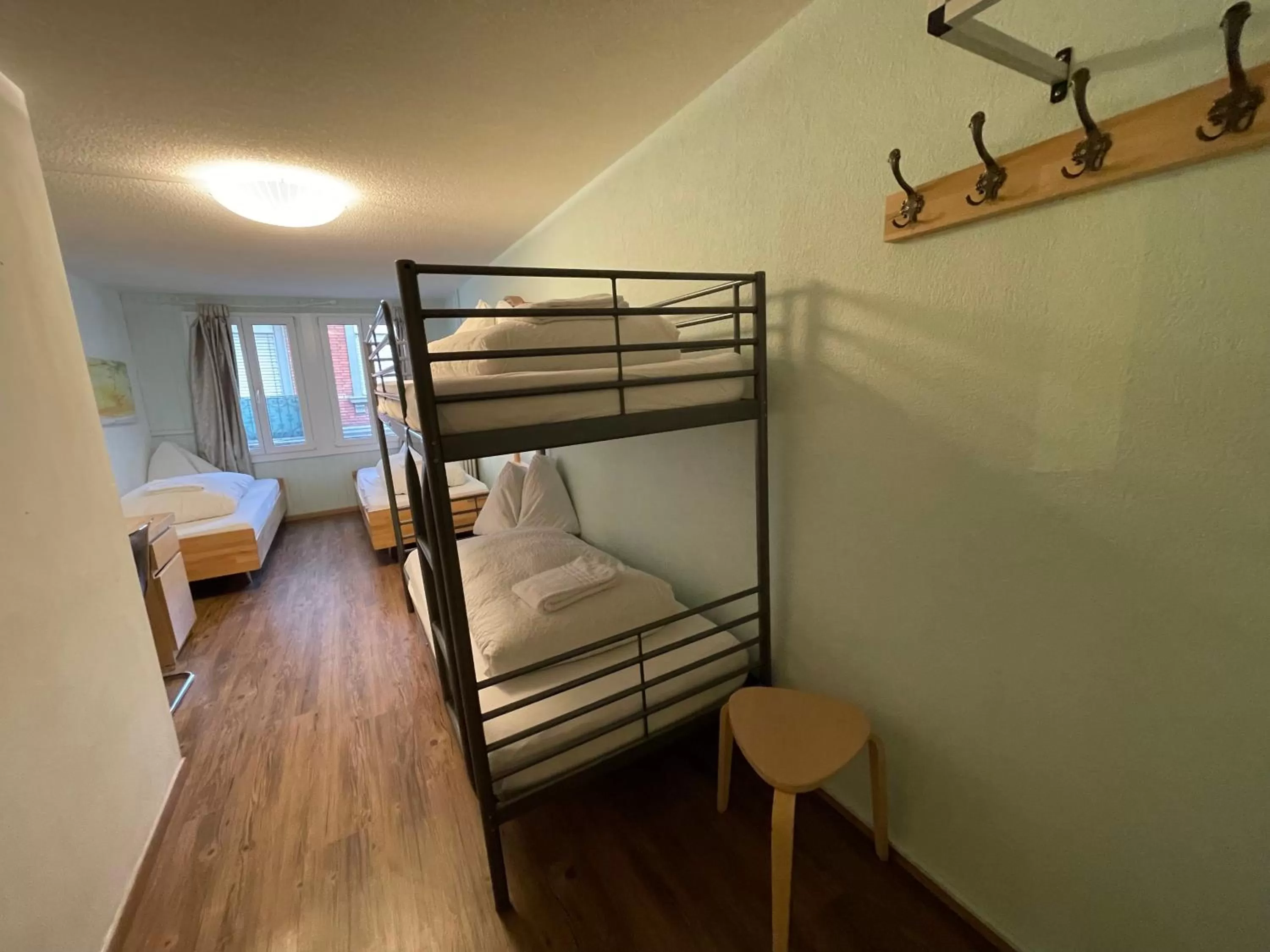 Quadruple Room with Shower in Interlaken Linda Inn Lodge