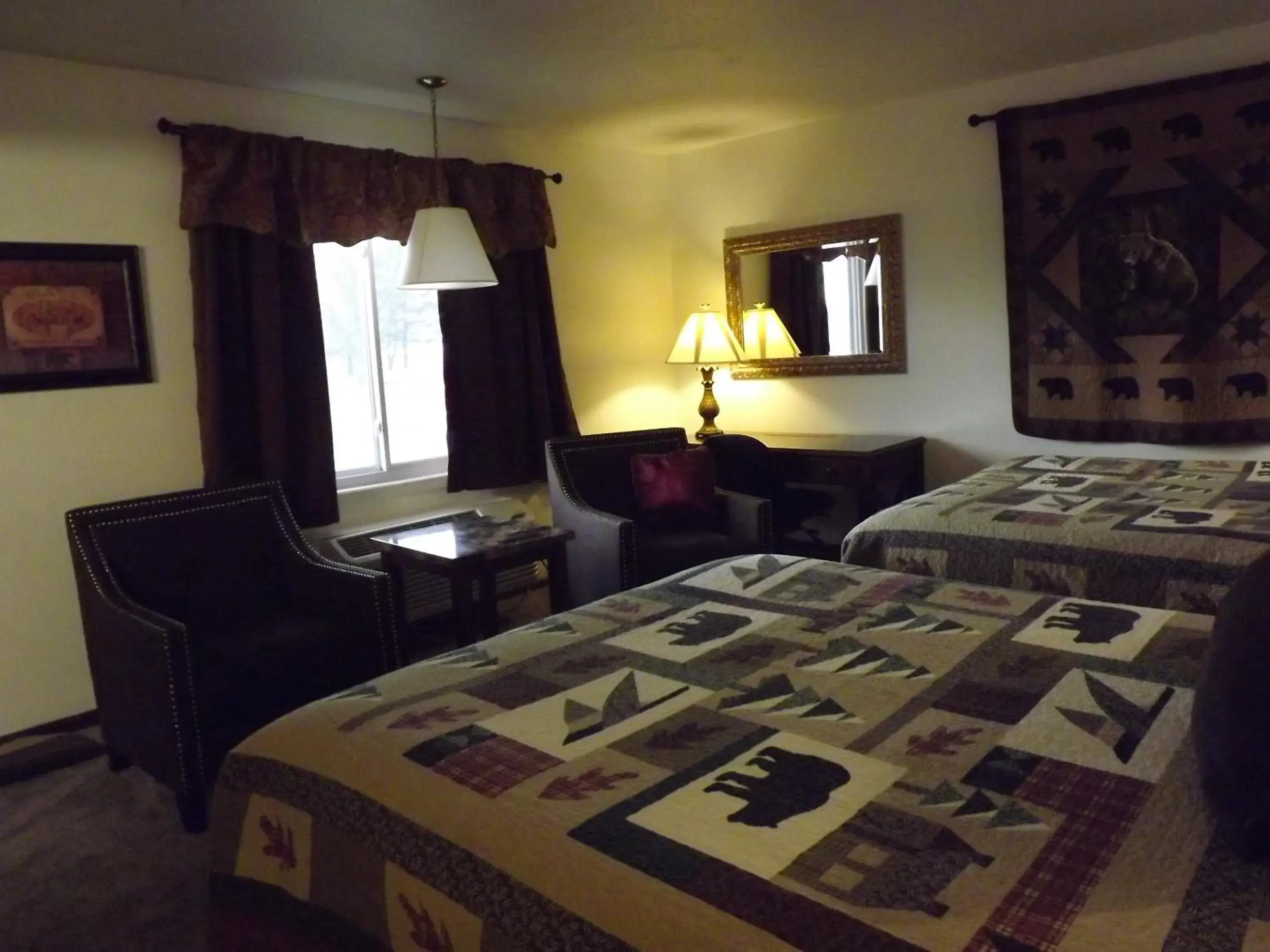 Photo of the whole room, Bed in Crest Country Inn