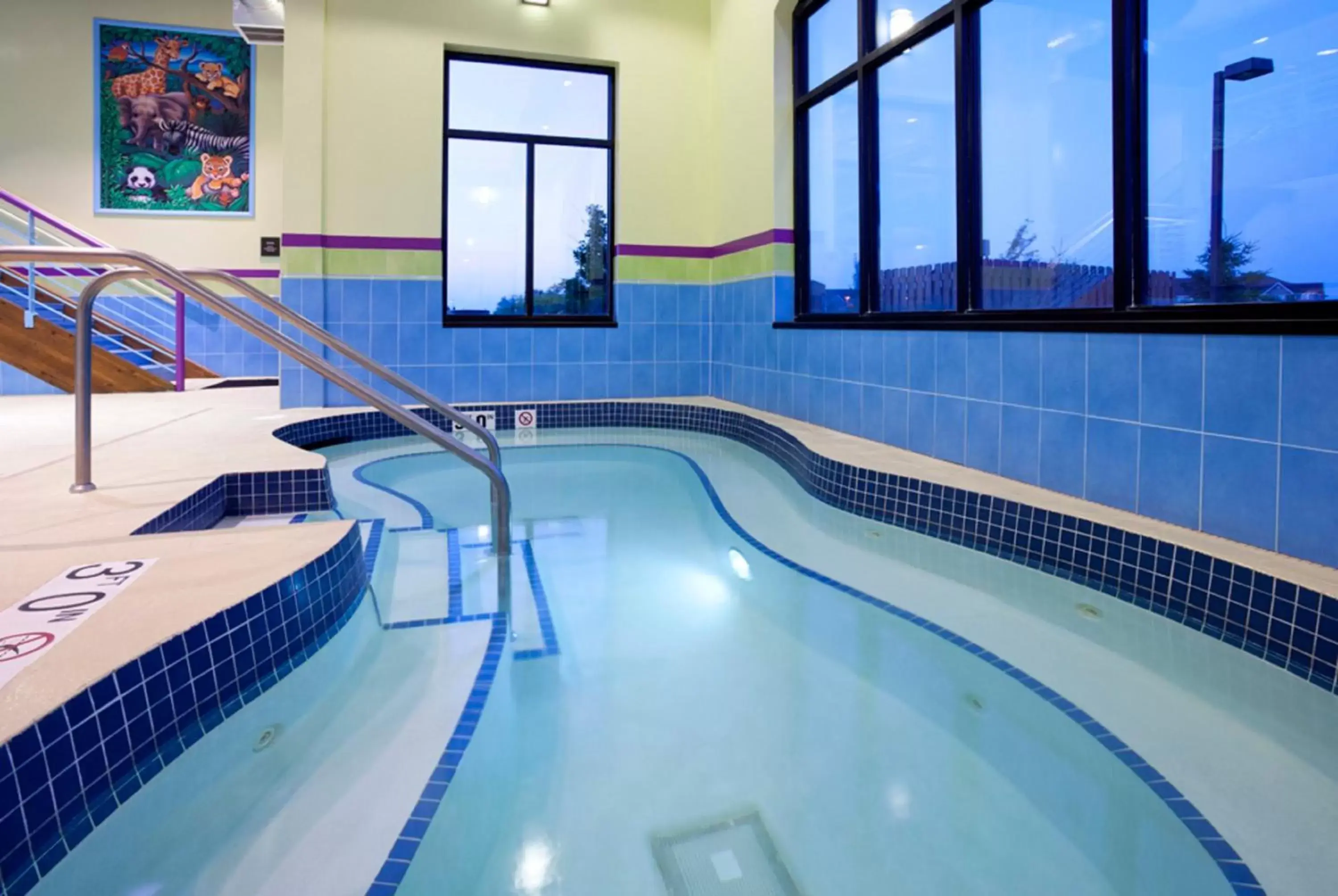 Swimming Pool in Holiday Inn Express Hotel & Suites Rogers, an IHG Hotel