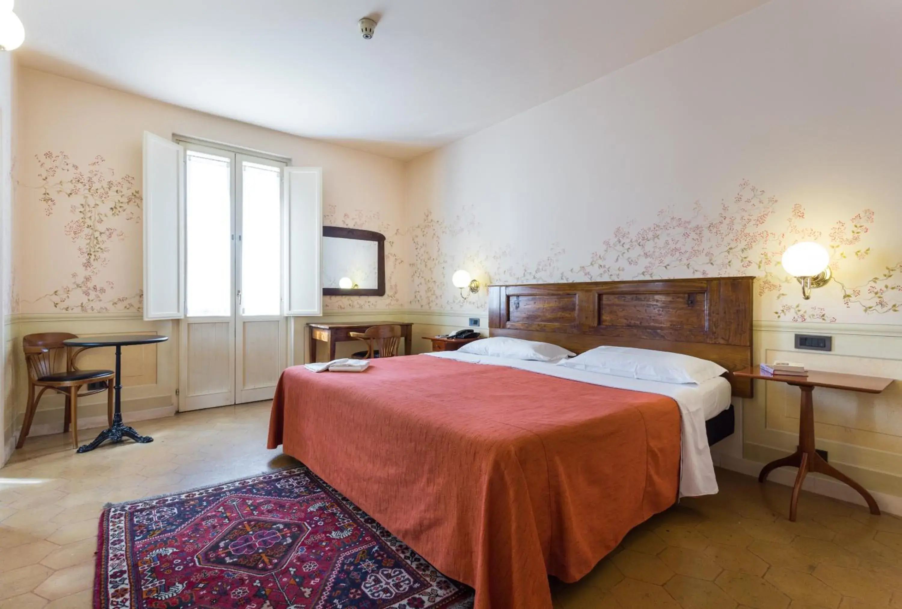 Bed in Hotel San Luca