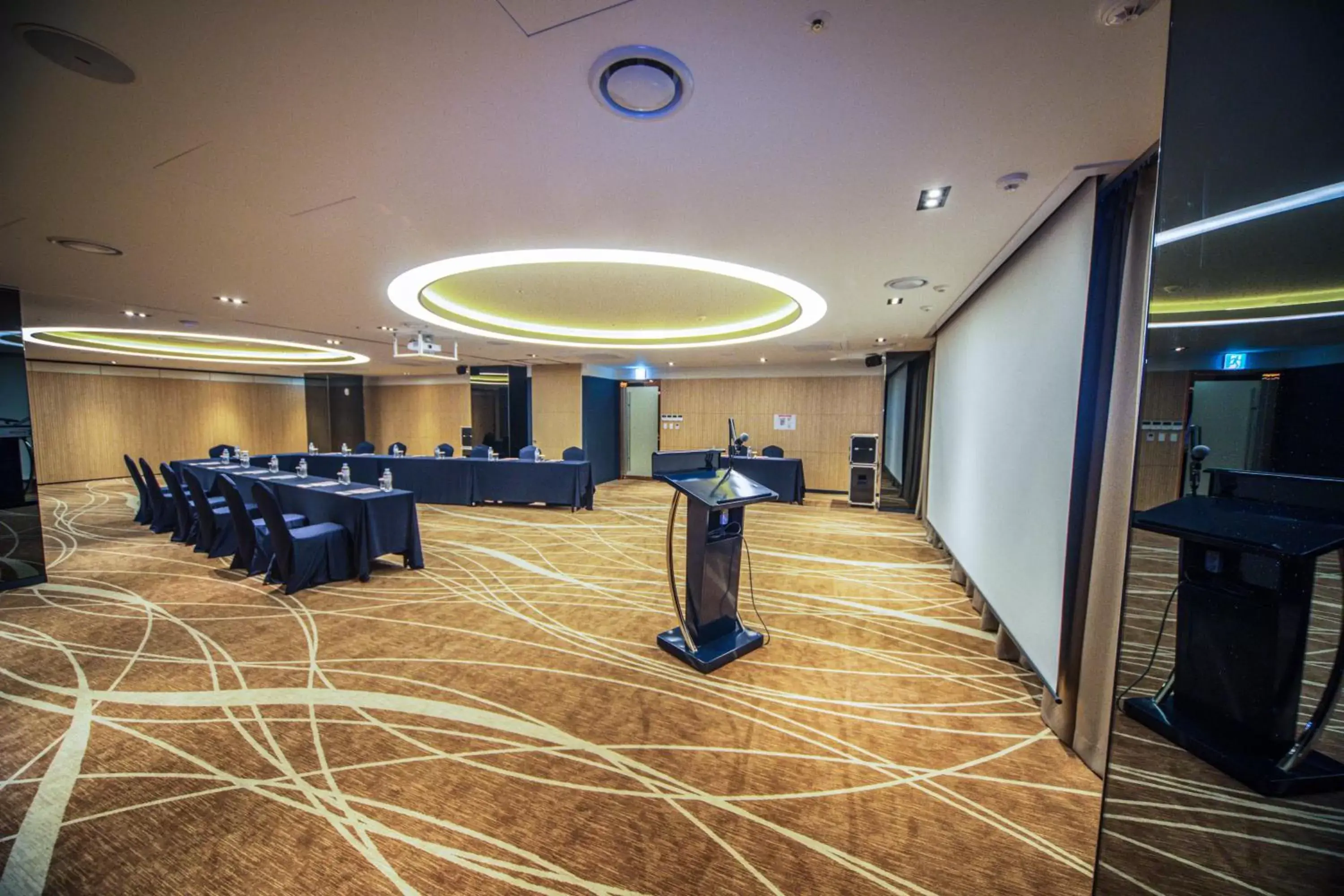 Business facilities in Ramada Encore by Wyndham Busan Station