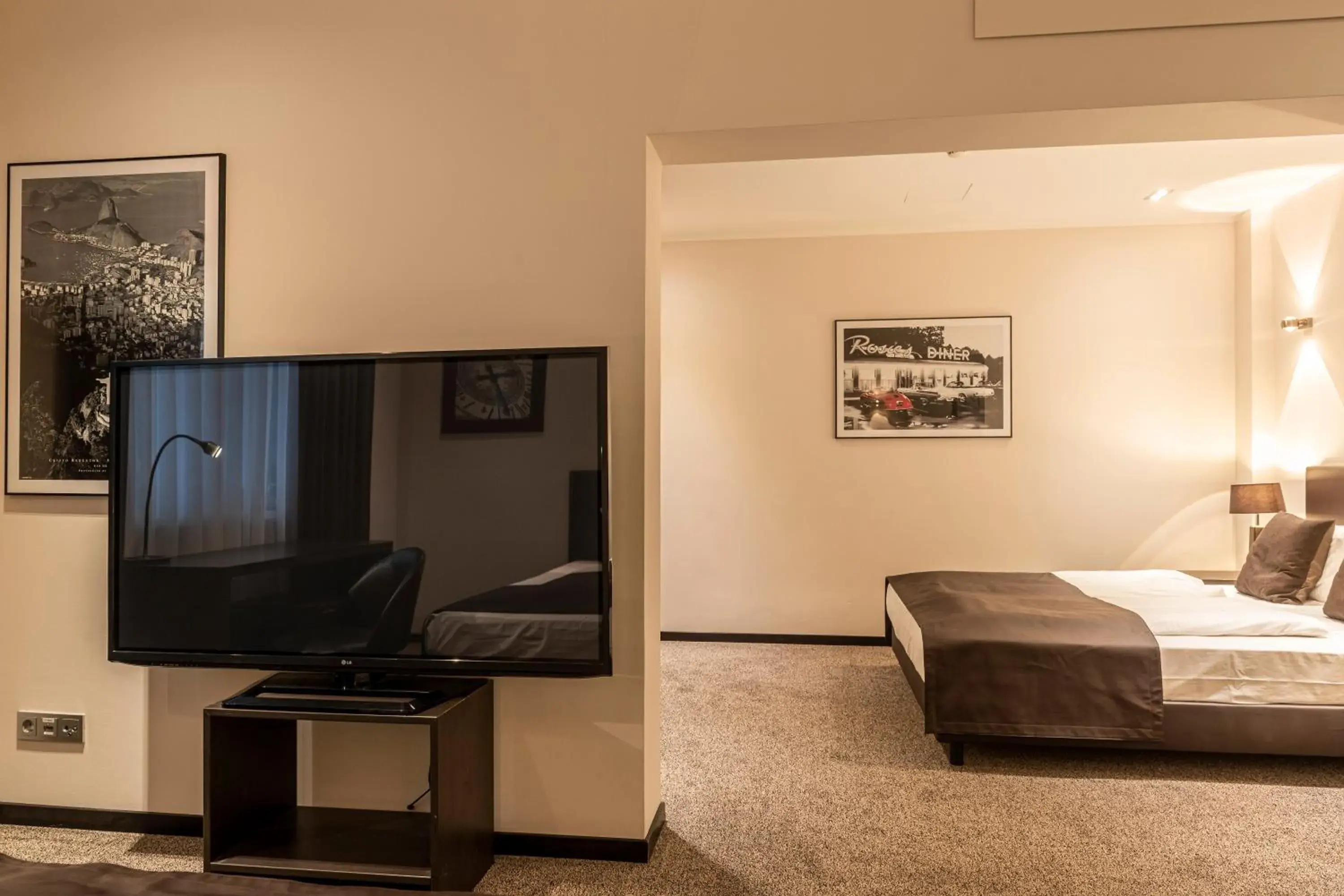 Bed, TV/Entertainment Center in Mauritius Hotel & Therme