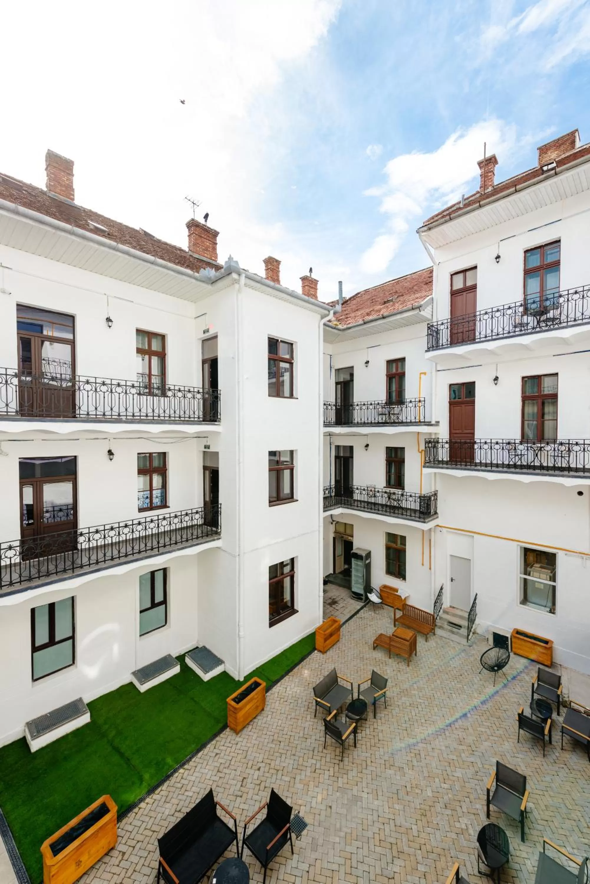 Inner courtyard view in Palace Bulevard Inn