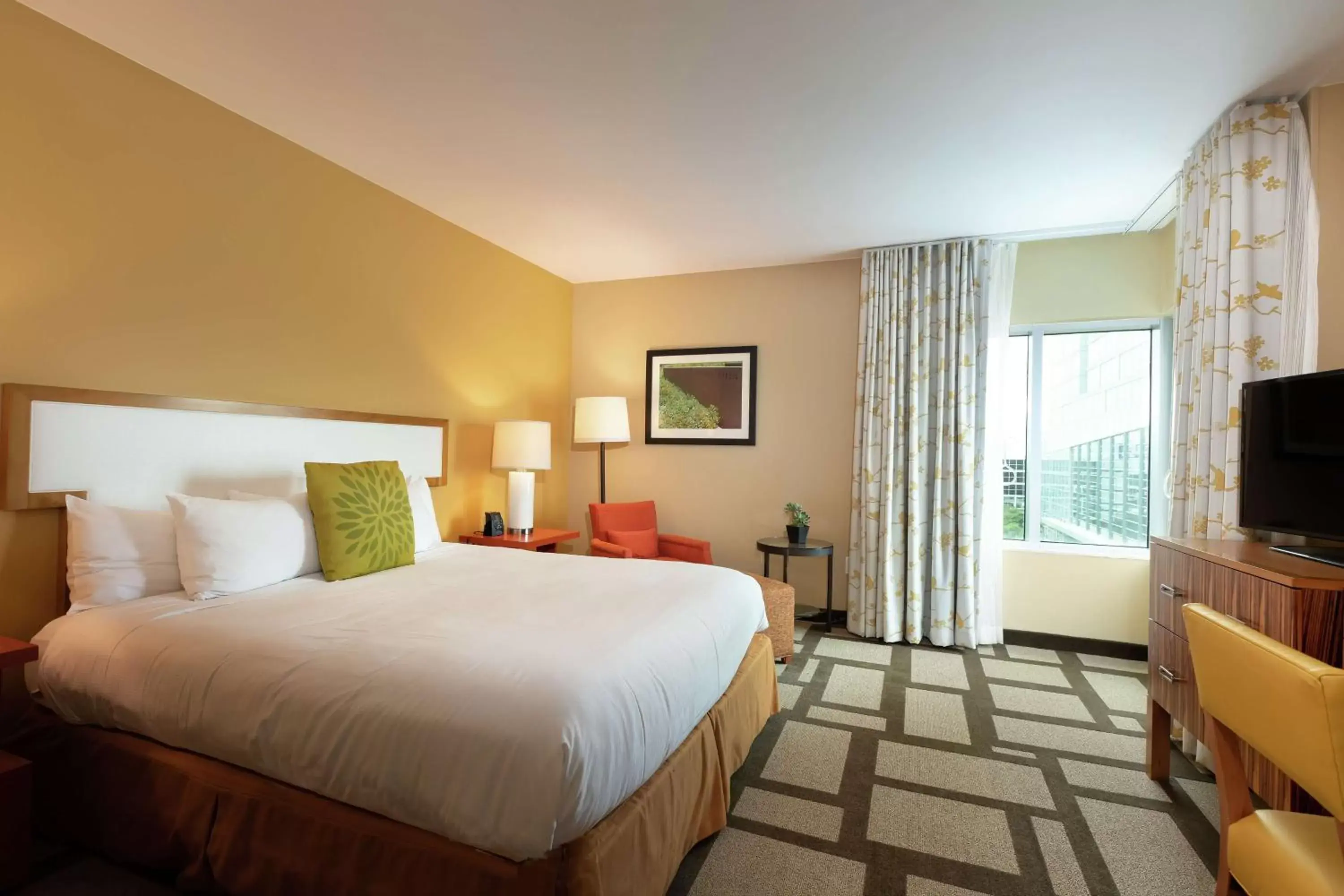 Bedroom, Bed in Embassy Suites Houston - Downtown