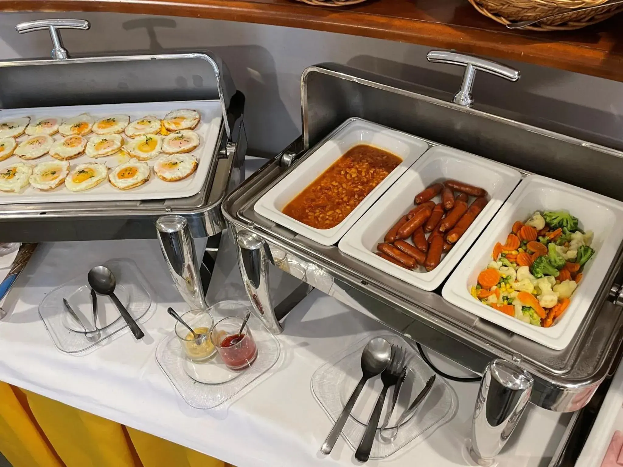 Buffet breakfast, Food in Hotel Melantrich
