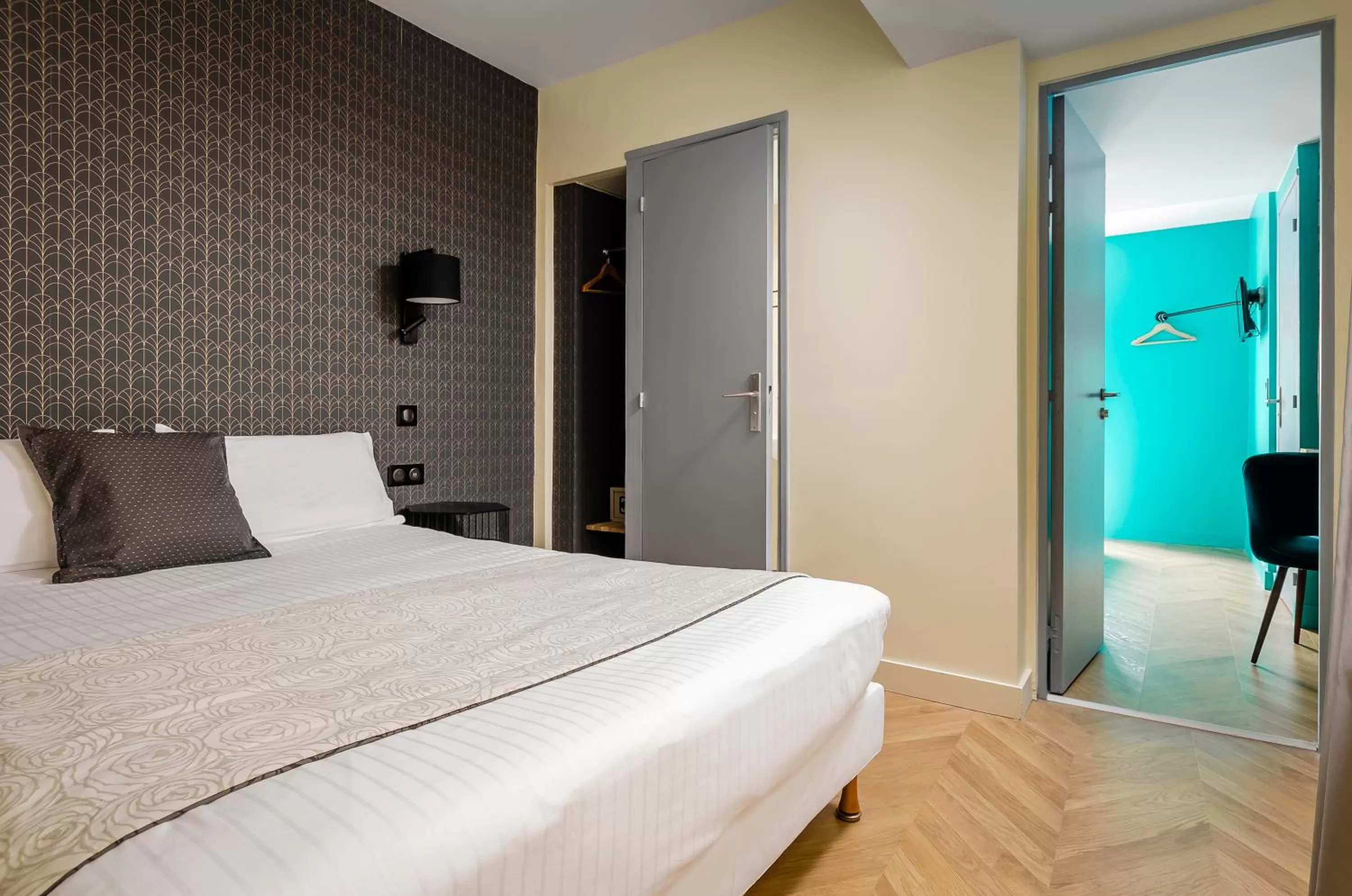 Bed in Hotel Elysée Etoile