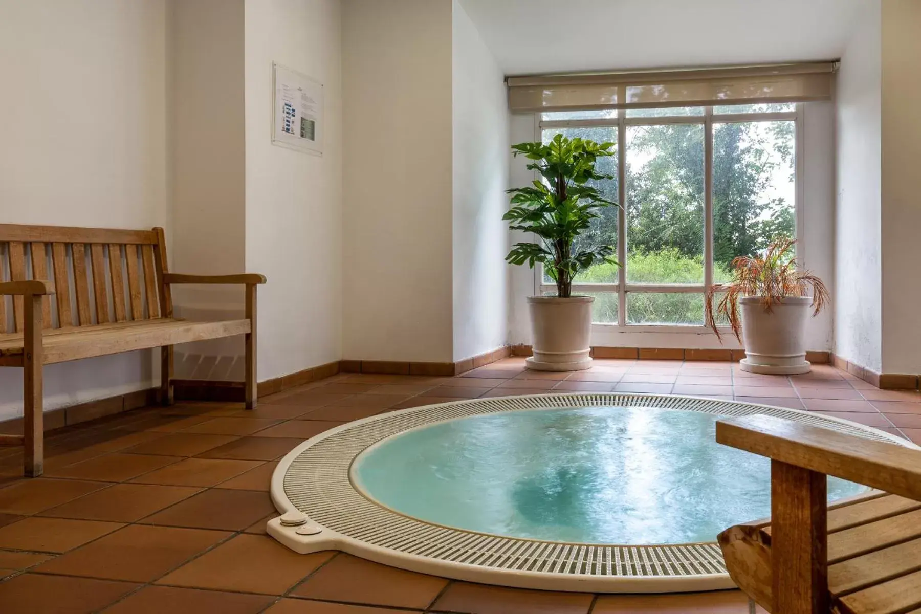 Hot Tub, Swimming Pool in Parador de Monforte de Lemos