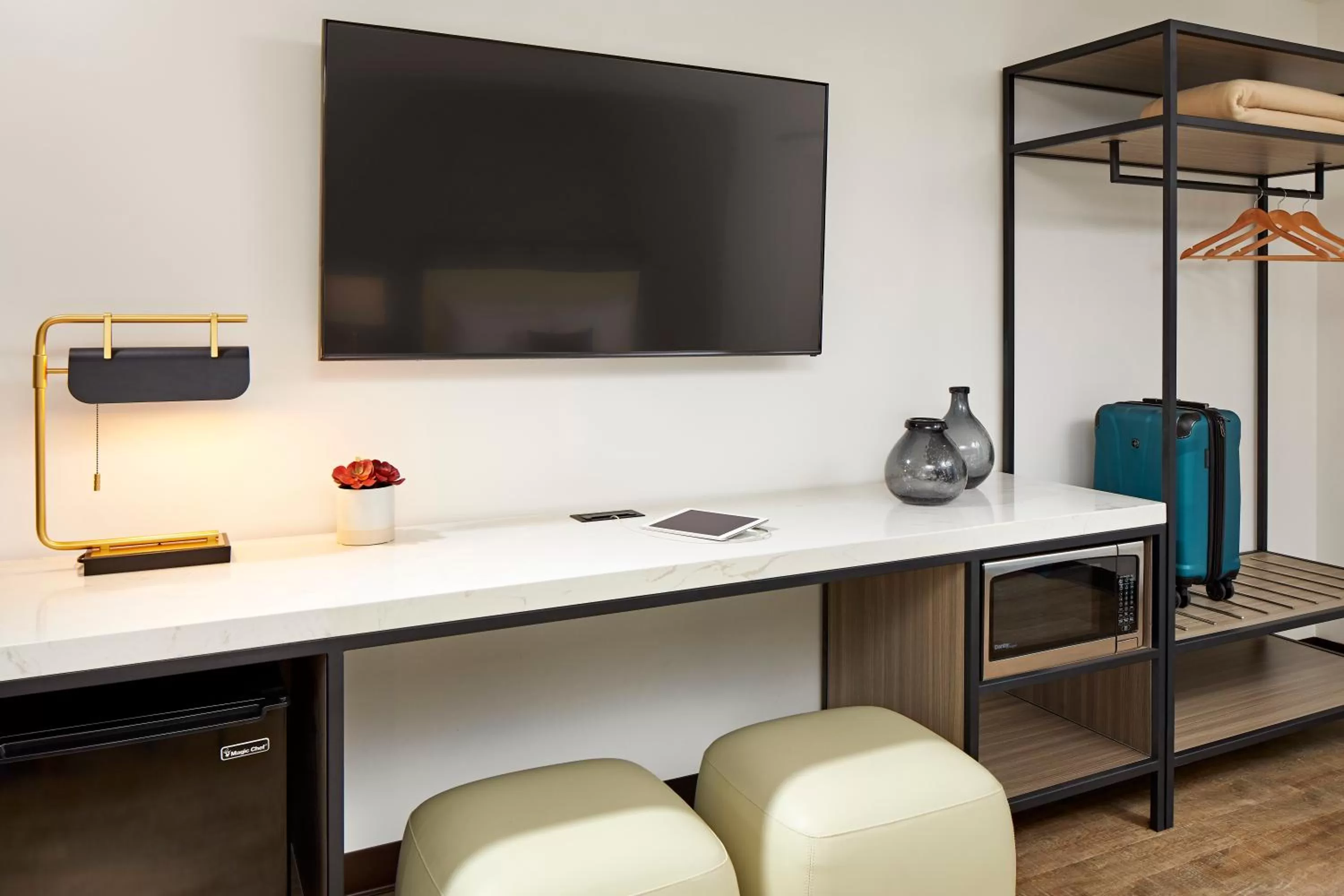 TV and multimedia in The Shoal Hotel La Jolla Beach