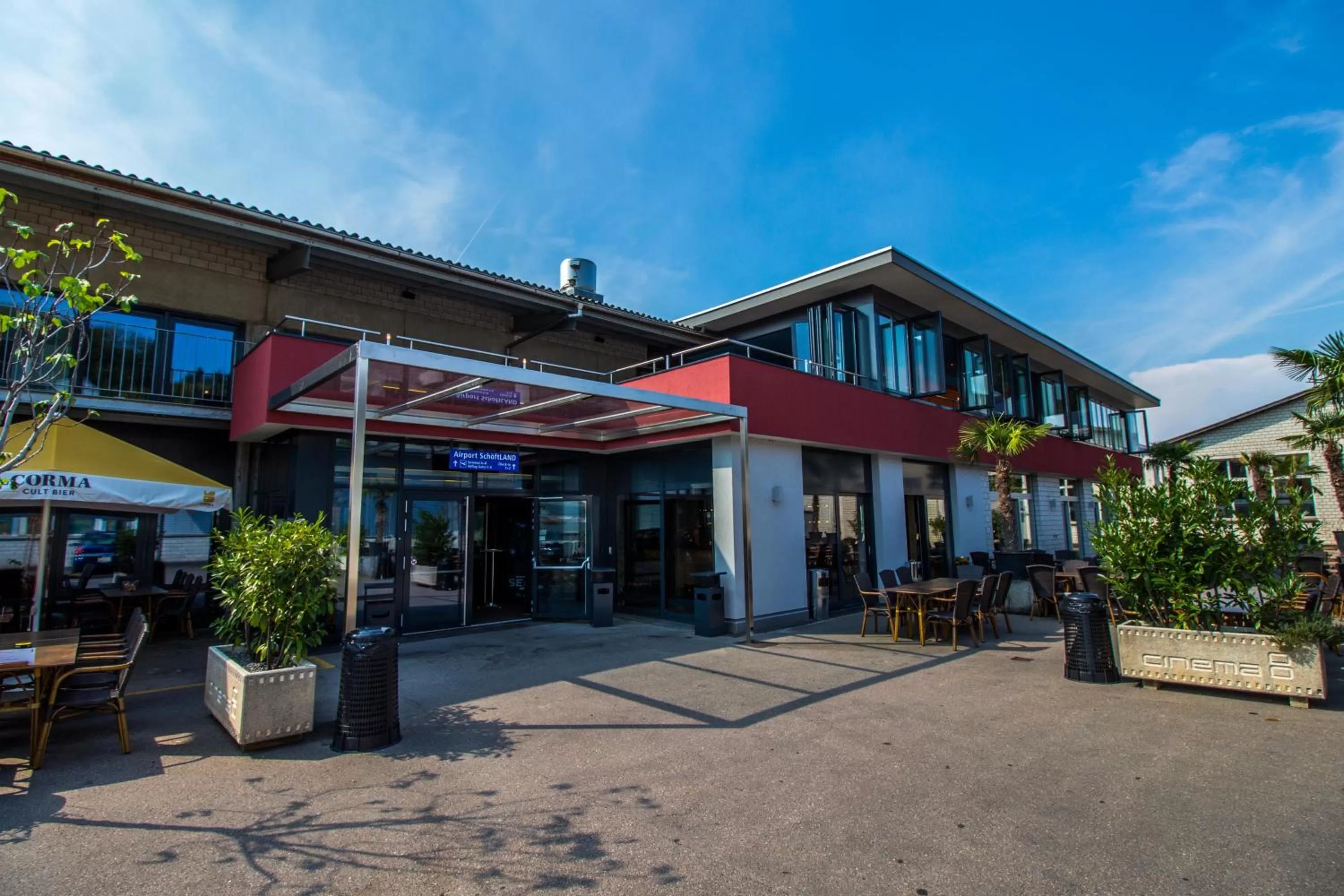 Facade/entrance in Hotel Cinema 8