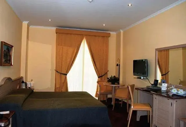 Photo of the whole room, Bed in Hotel Giardino Inglese