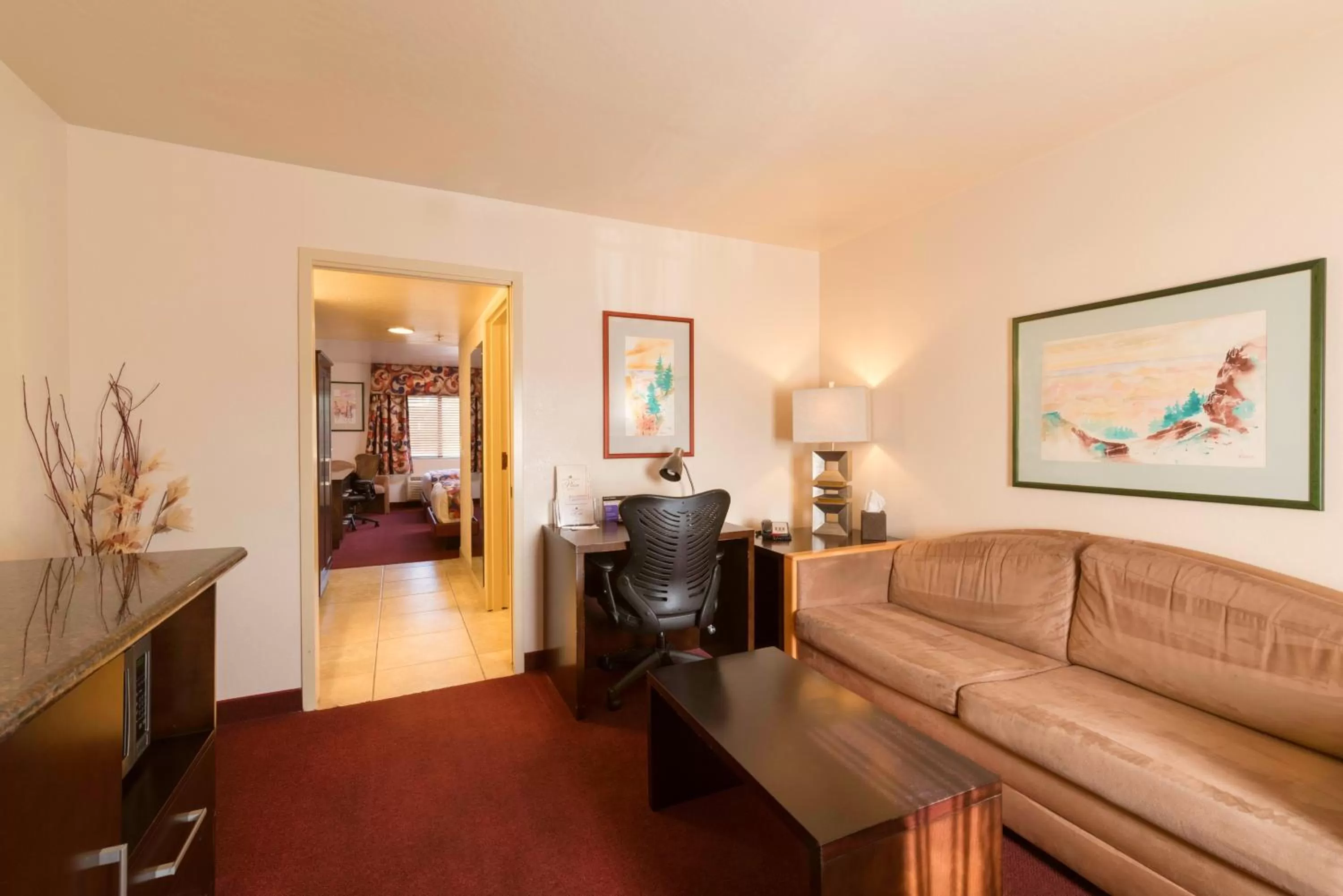 Living room in Grand Canyon Plaza Hotel-South Rim