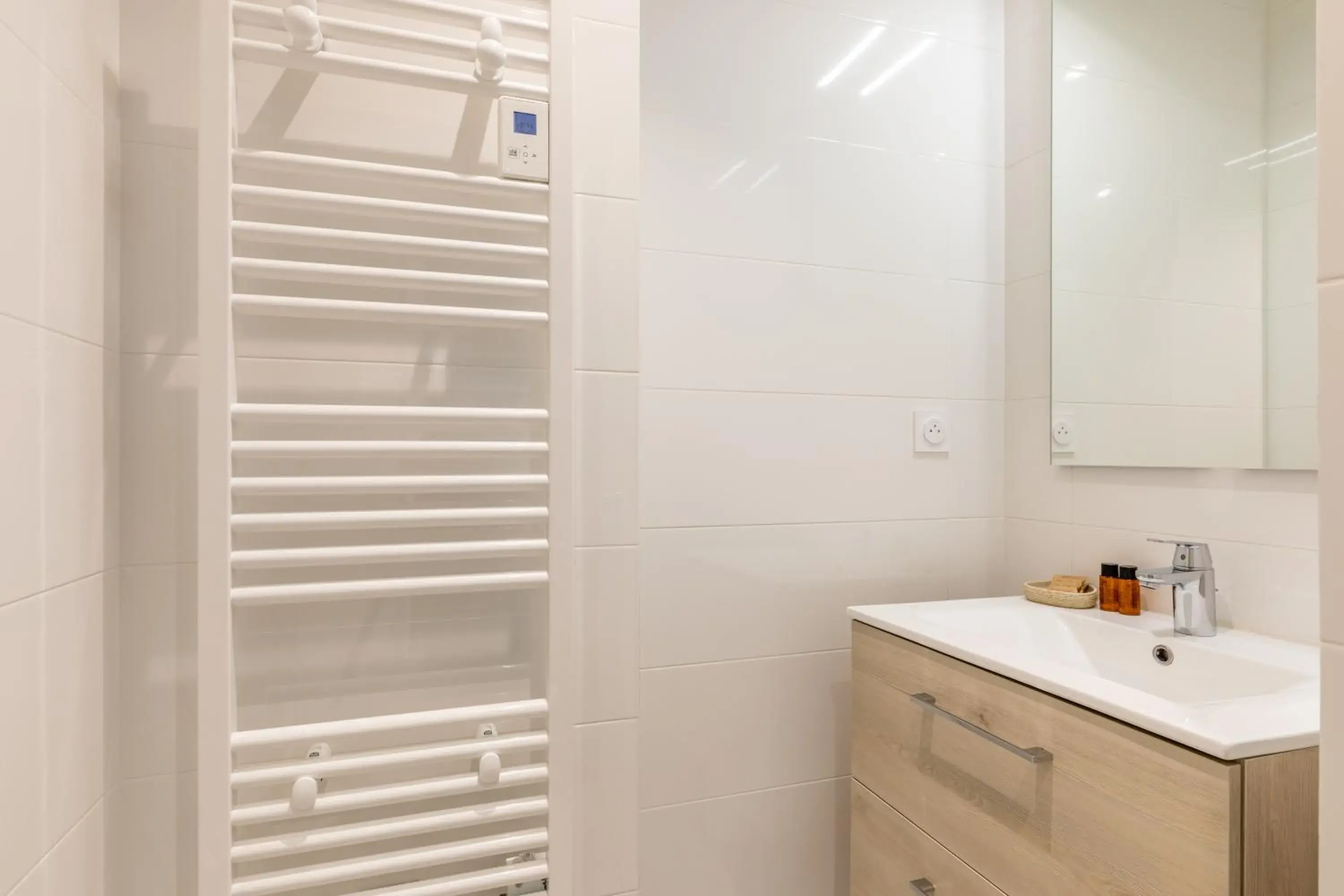 Shower, Bathroom in Hôtel De La Vallée