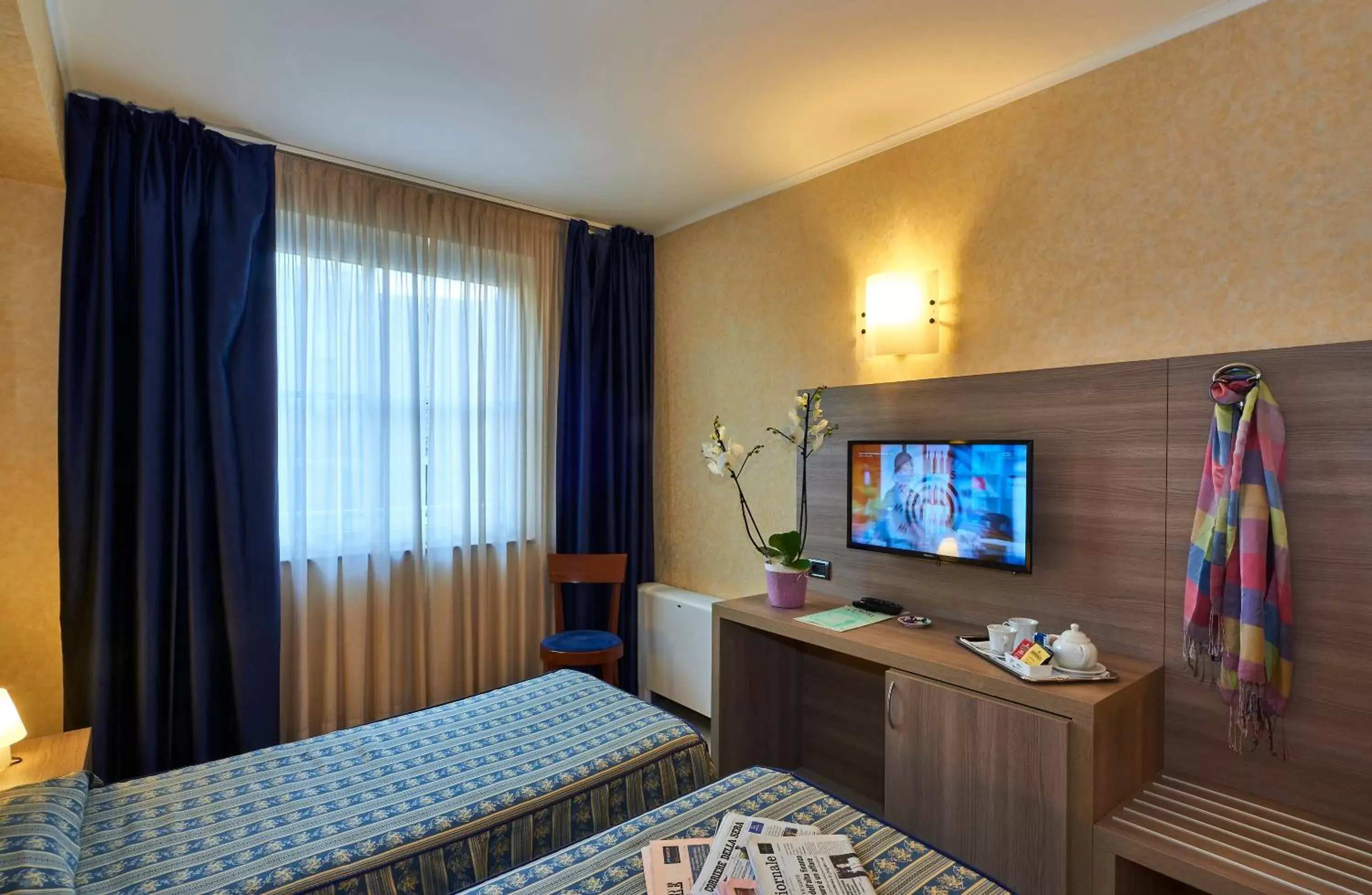 City view, TV/Entertainment Center in Hotel Alberi