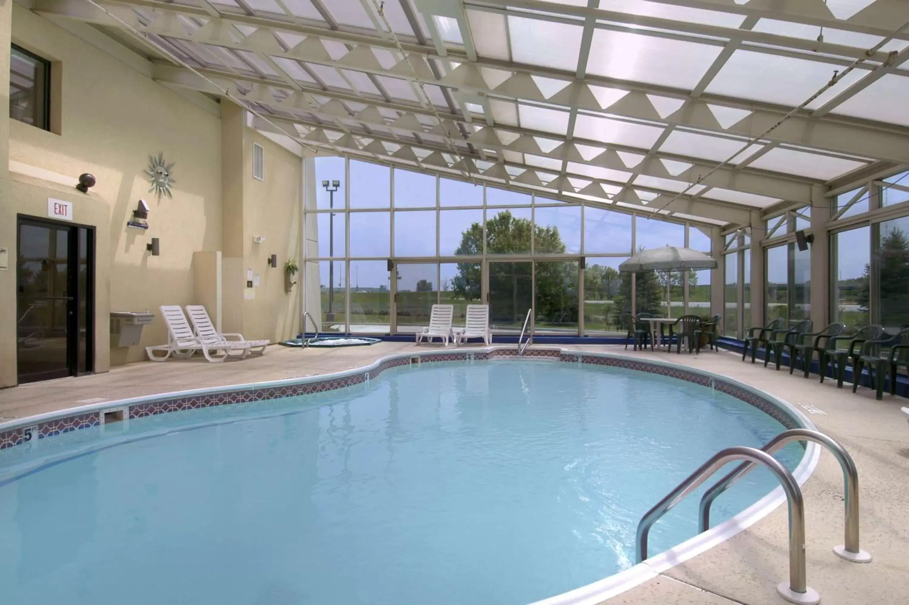 Pool view, Swimming Pool in Baymont by Wyndham Springfield IL