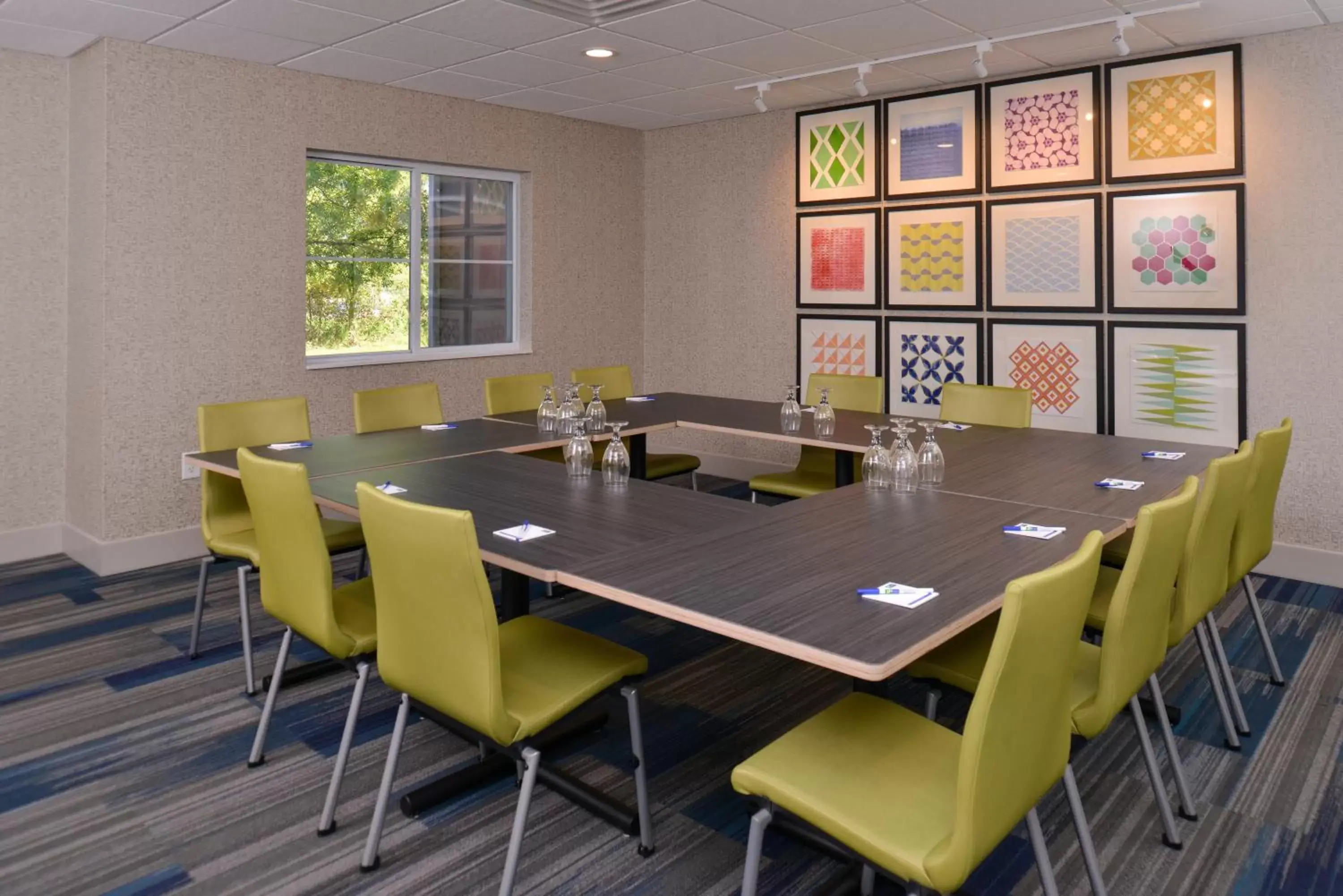 Meeting/conference room in Holiday Inn Express Hotel and Suites Stevens Point, an IHG Hotel