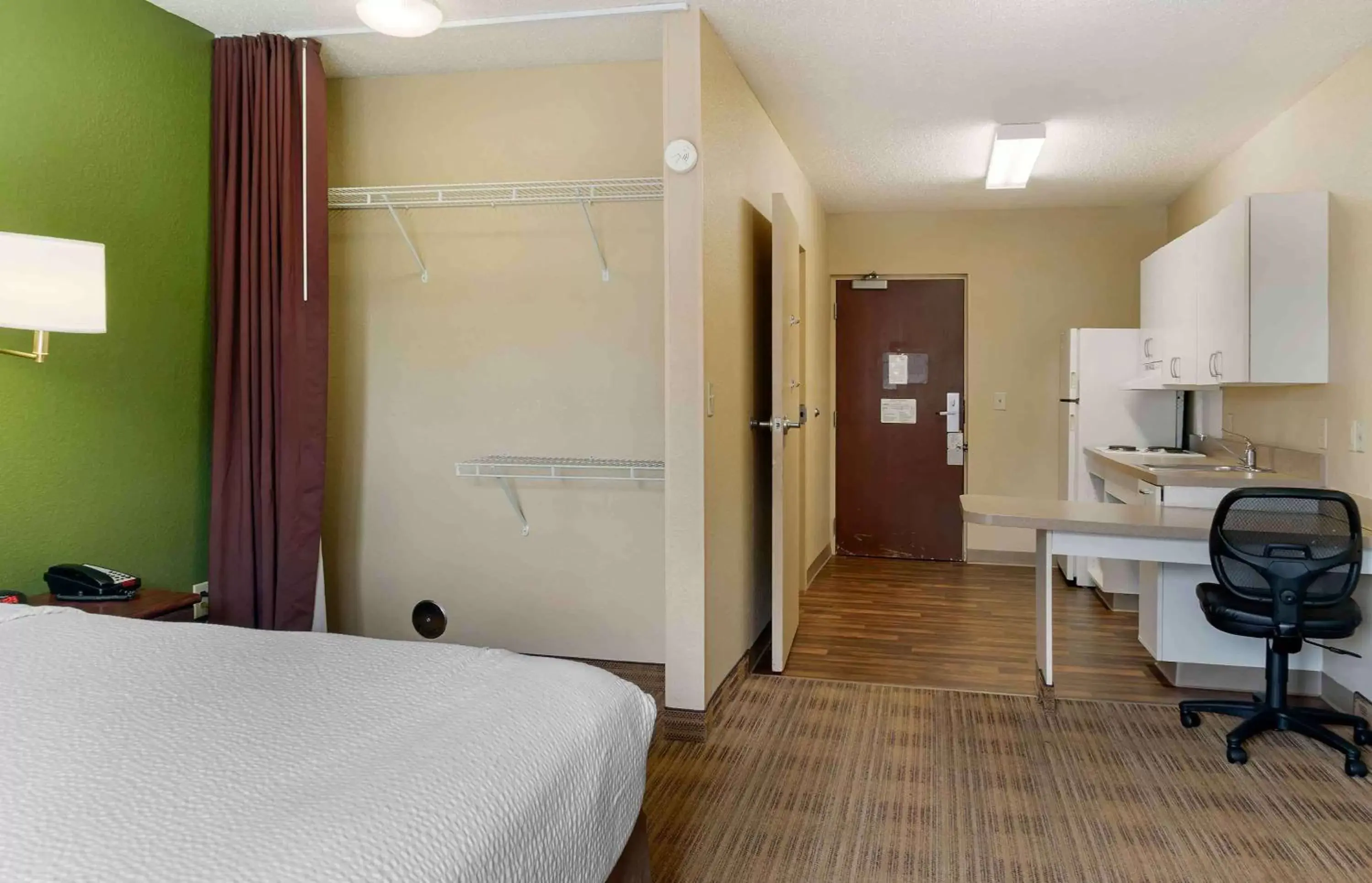 Bedroom in Extended Stay America Suites - Los Angeles - Ontario Airport