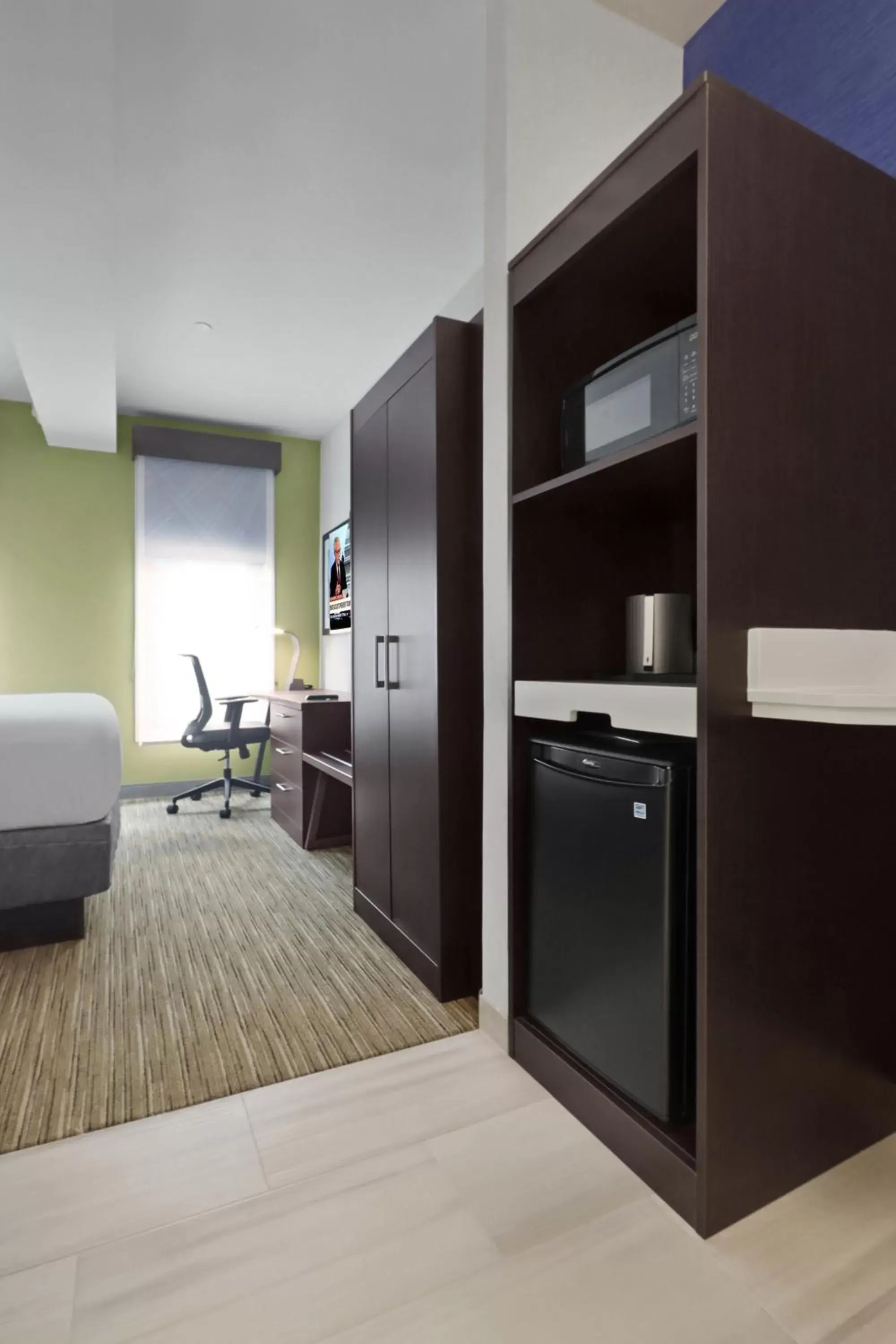 Bed, TV/Entertainment Center in Holiday Inn Express - Brooklyn - Bushwick , an IHG Hotel