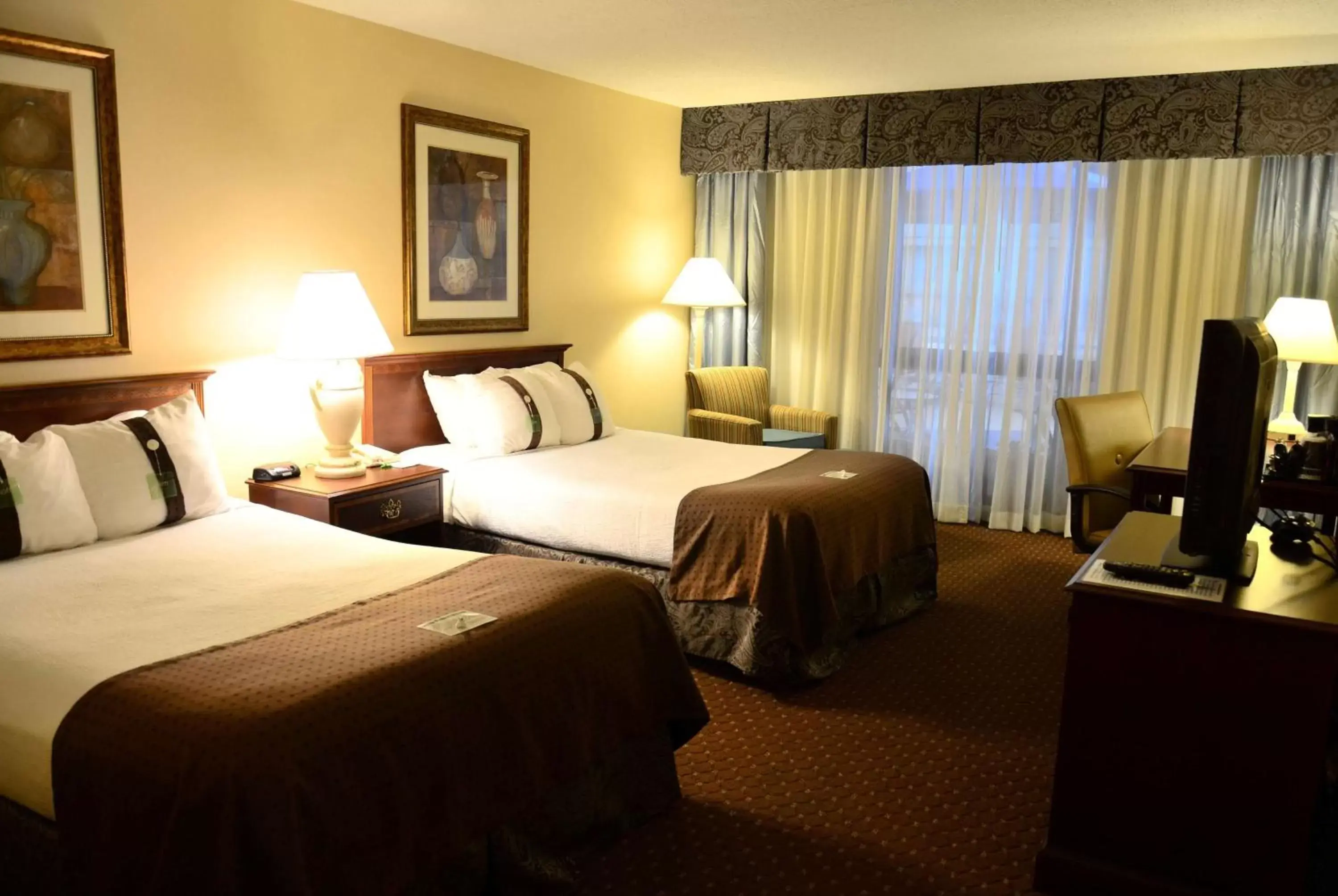 Photo of the whole room, Bed in Wingate by Wyndham Kansas City