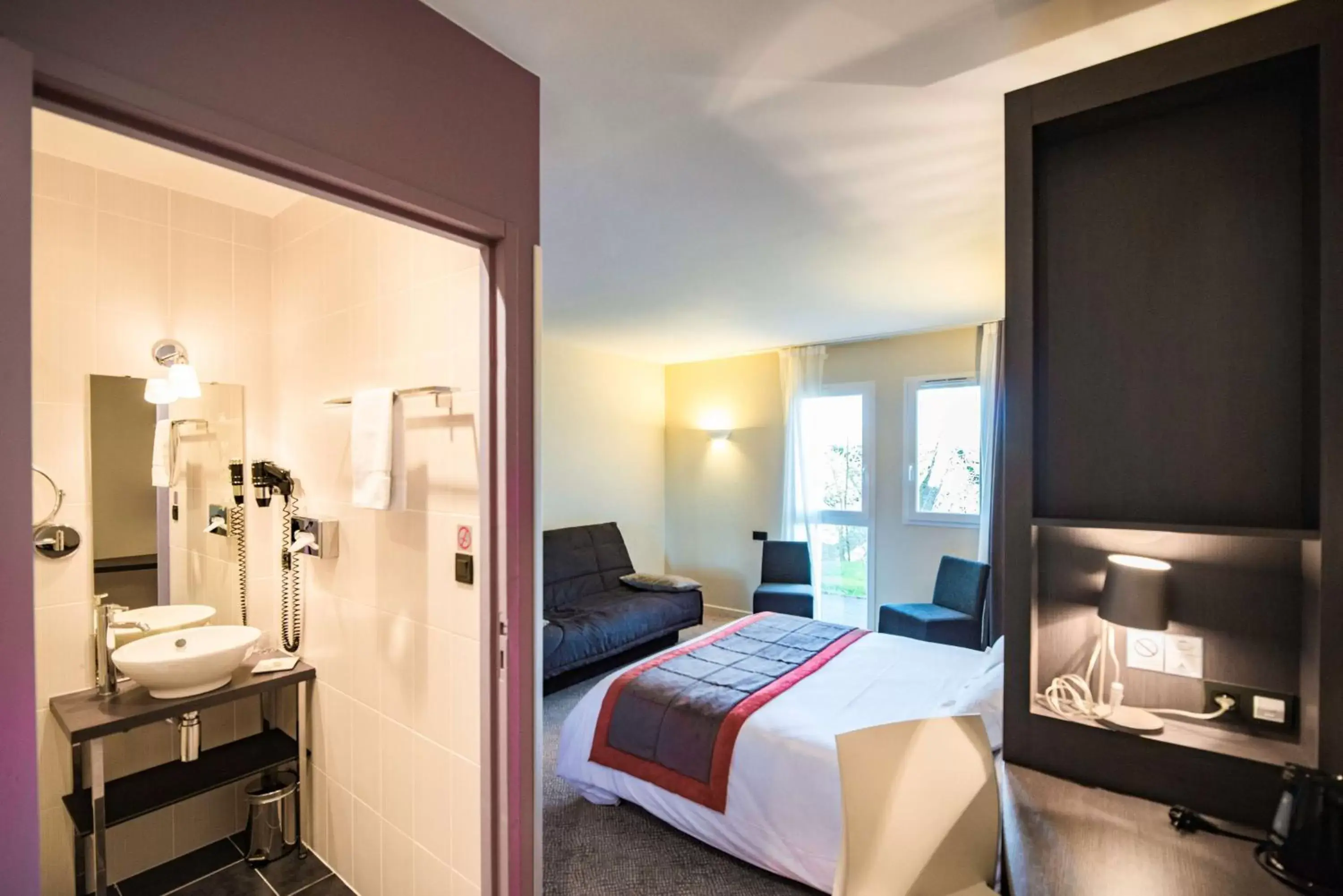 Bathroom, Bed in Best Western Hotel Nuit De Retz Nantes Sud