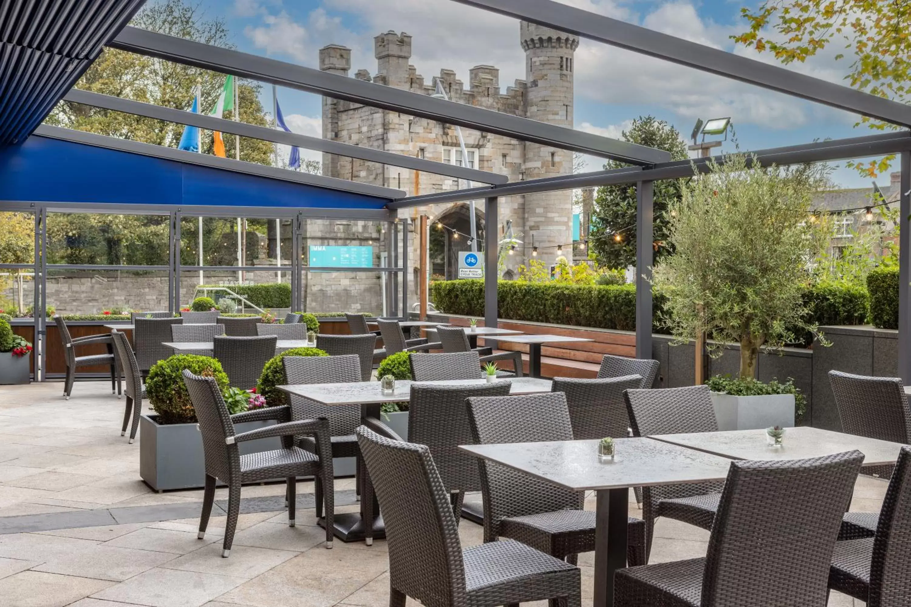 Patio, Restaurant/Places to Eat in Hilton Dublin Kilmainham