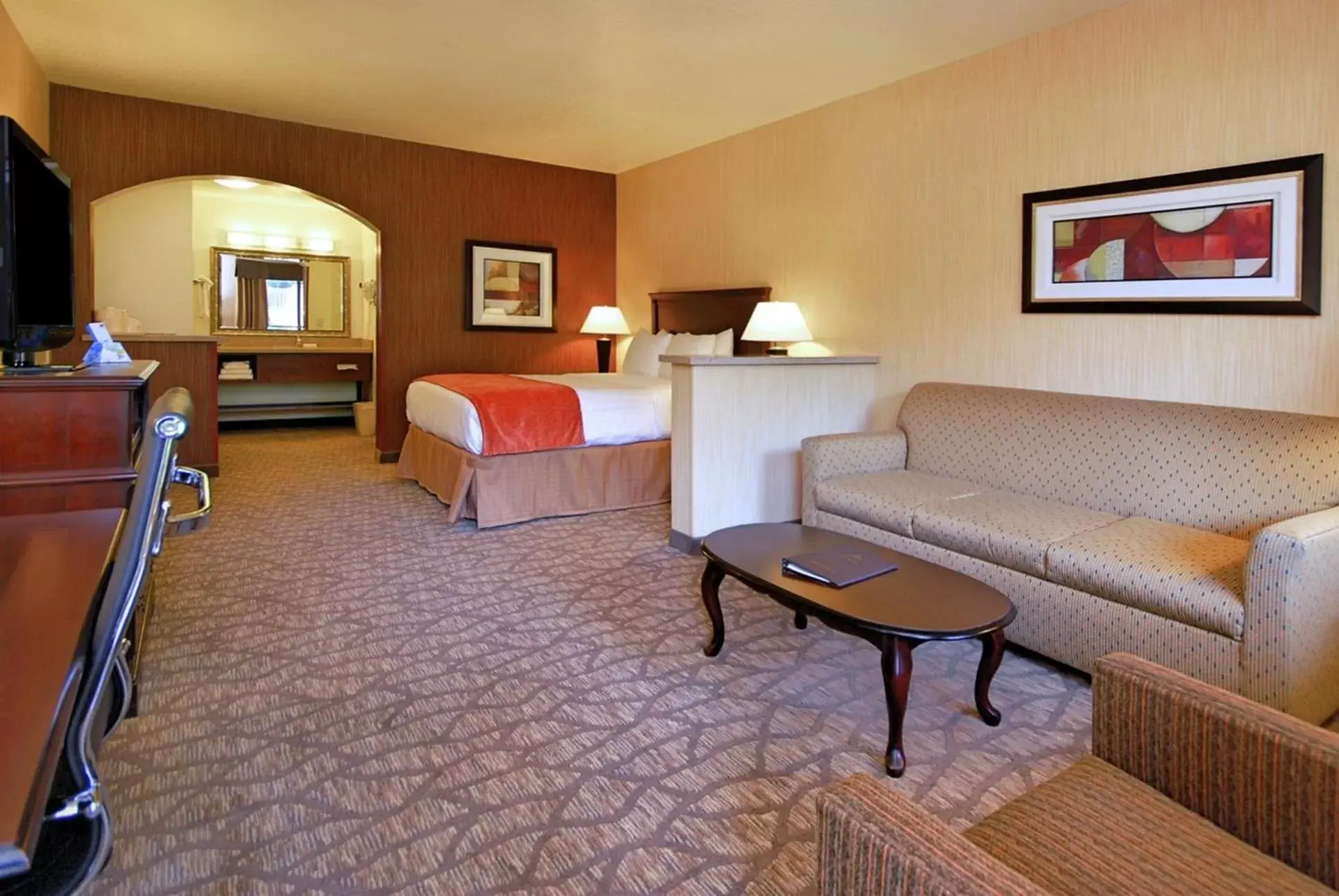 Photo of the whole room, Seating Area in Best Western San Dimas Hotel & Suites