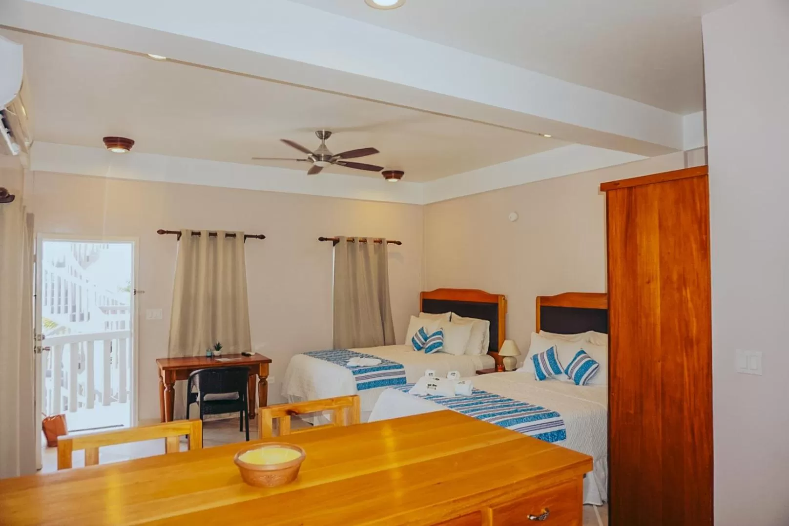 Bedroom, Bed in La Isla Resort