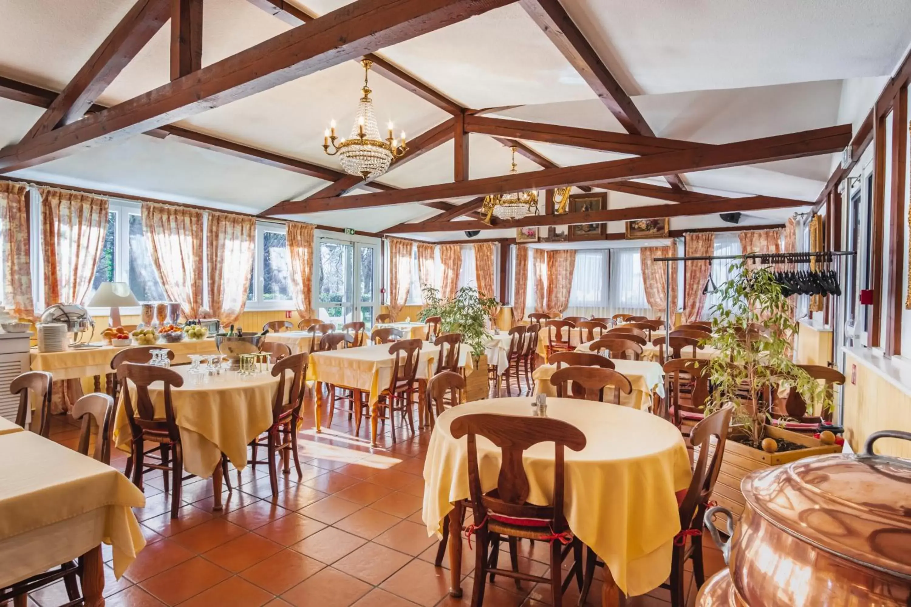 Restaurant/Places to Eat in Hotel Strasbourg - Montagne Verte & Restaurant Louisiane