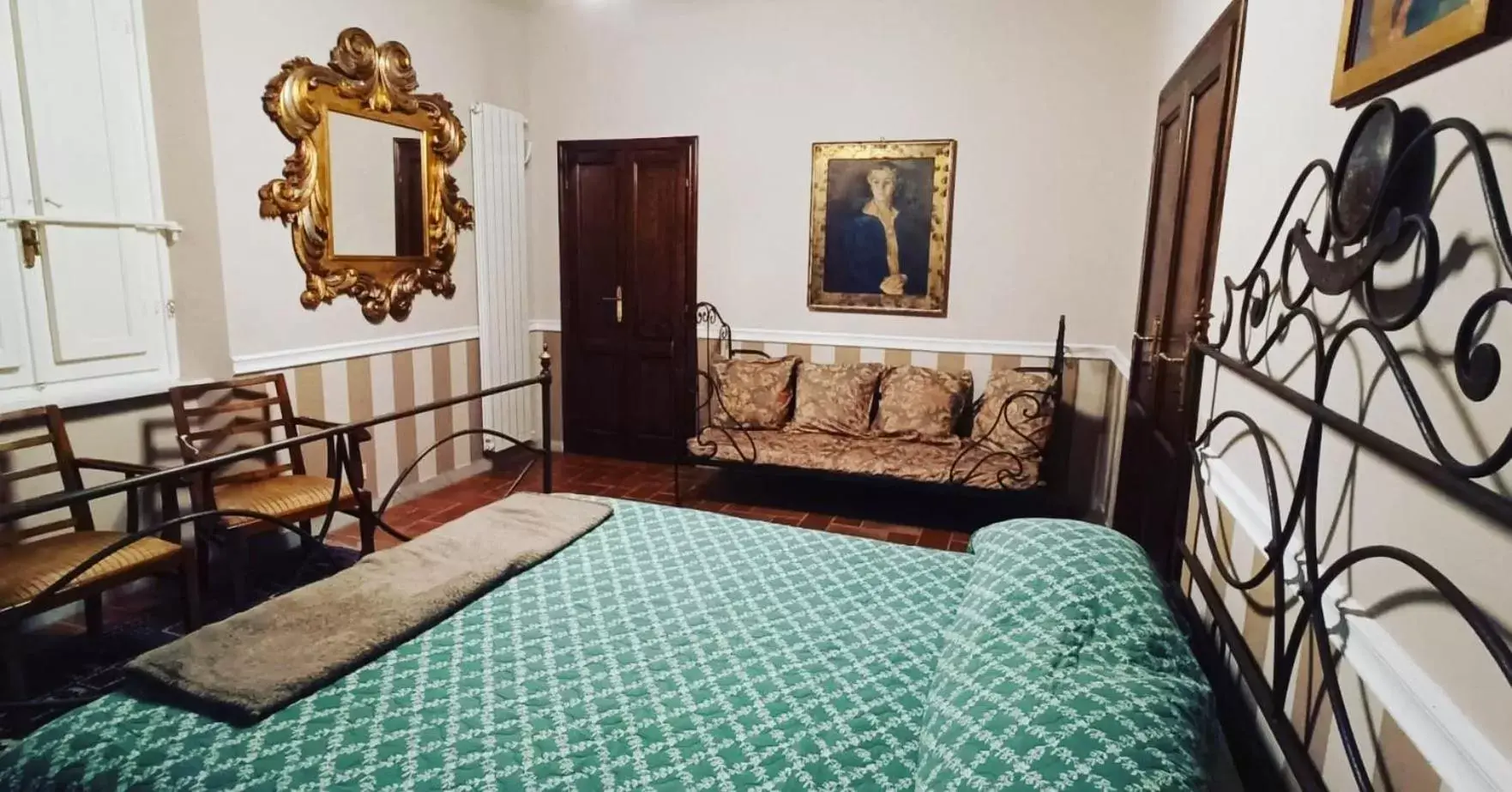 Bed in Villa Marinsky Pietrasanta