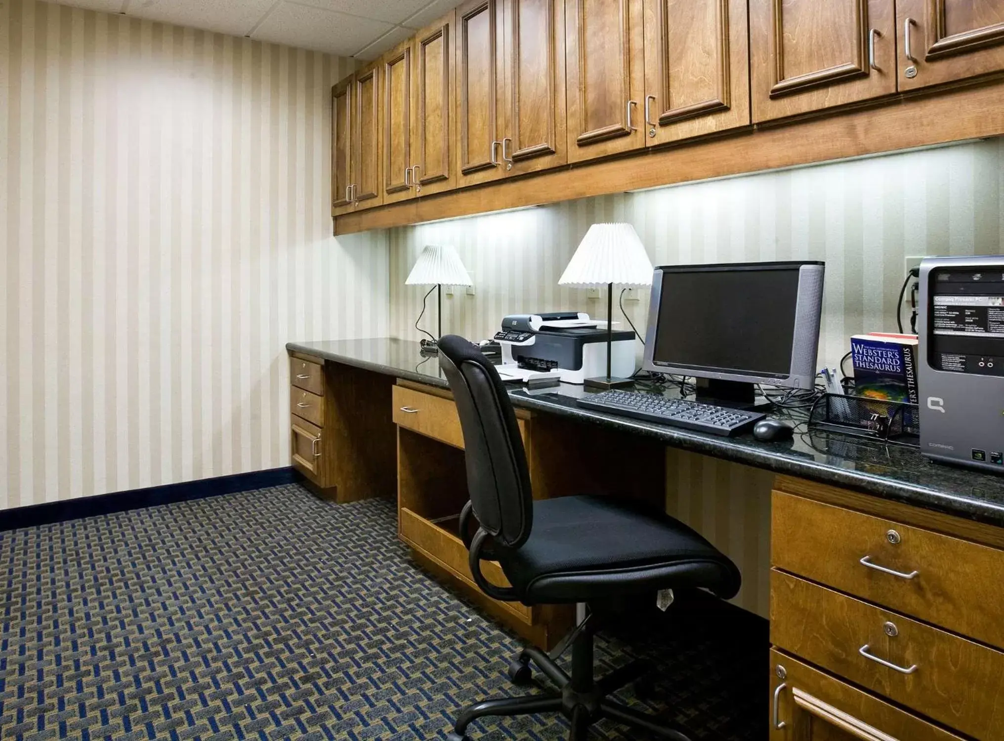 Business facilities in Hampton Inn & Suites Pittsburg