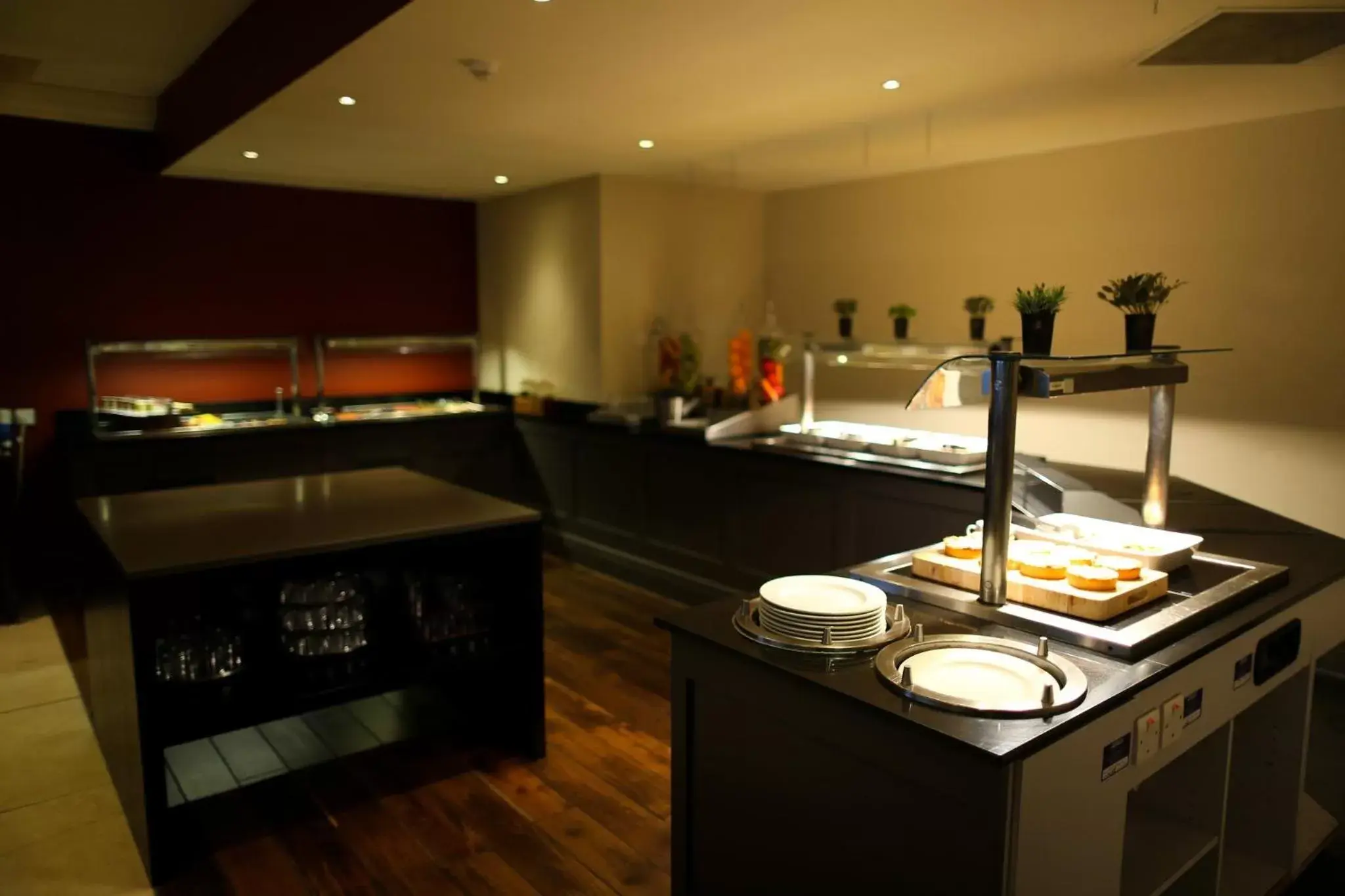 Restaurant/places to eat in Crowne Plaza Manchester Airport