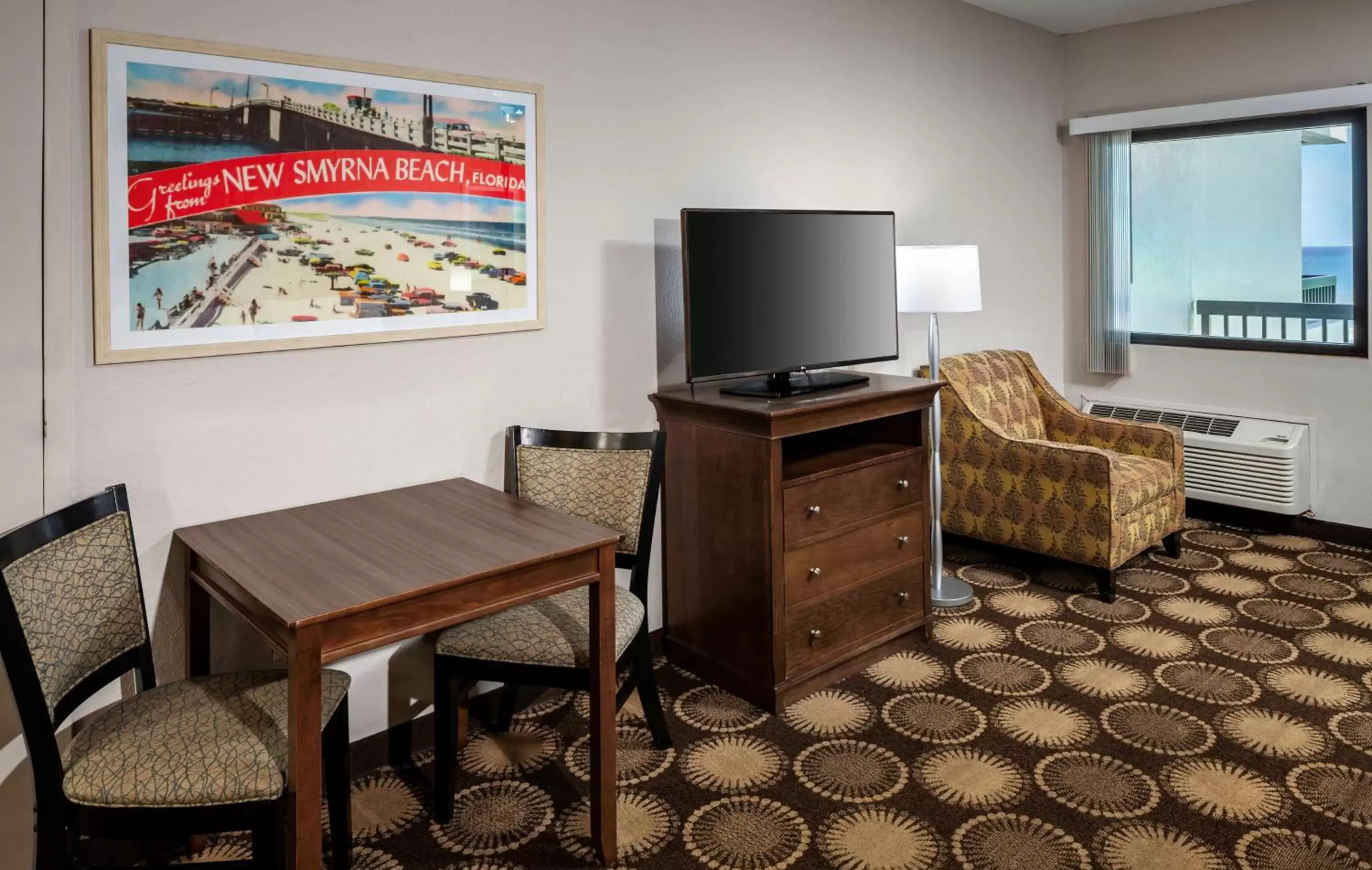 Living room, TV/Entertainment Center in Best Western New Smyrna Beach Hotel & Suites