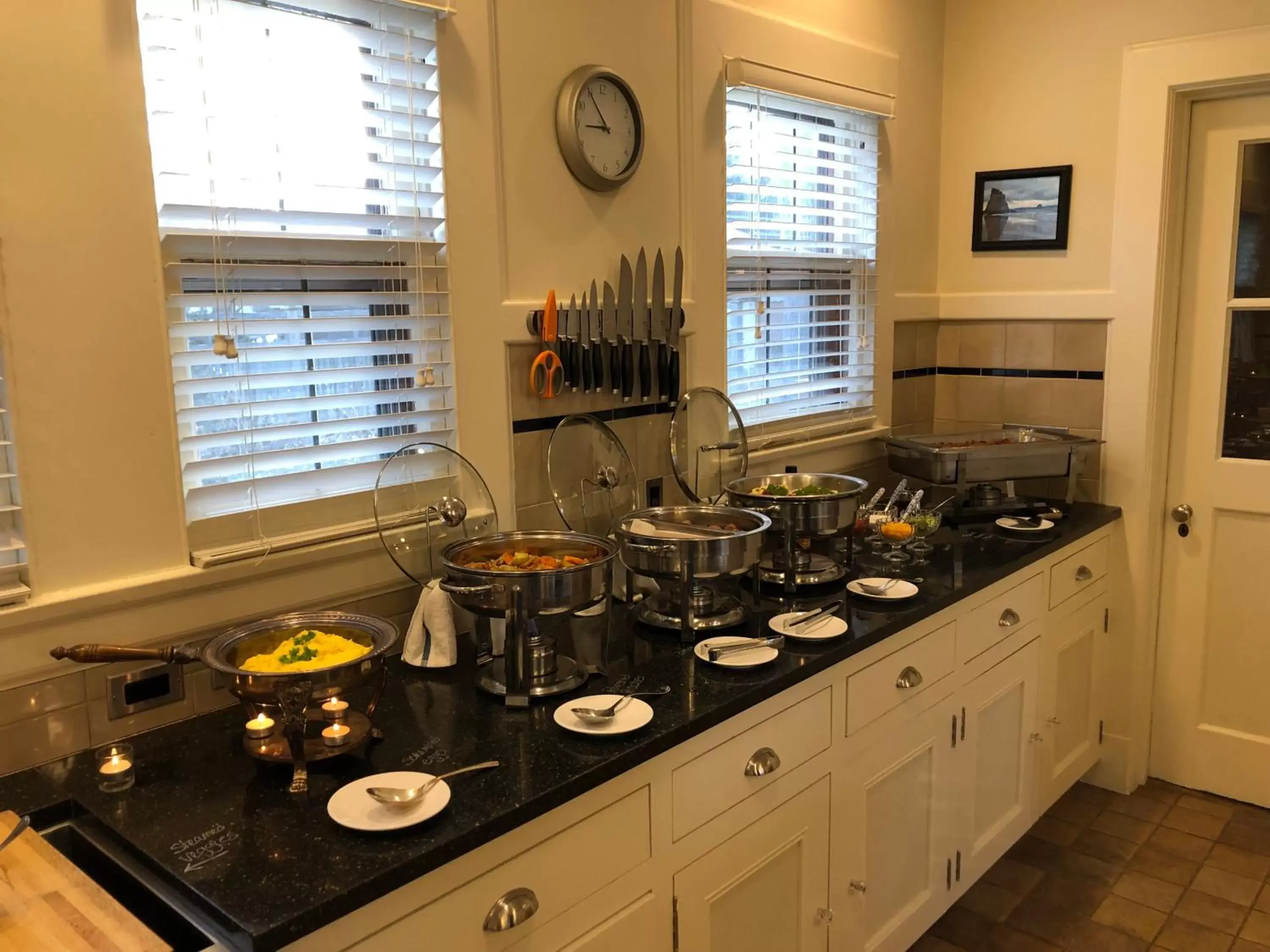 Breakfast, Kitchen/Kitchenette in Leonard at Logan House