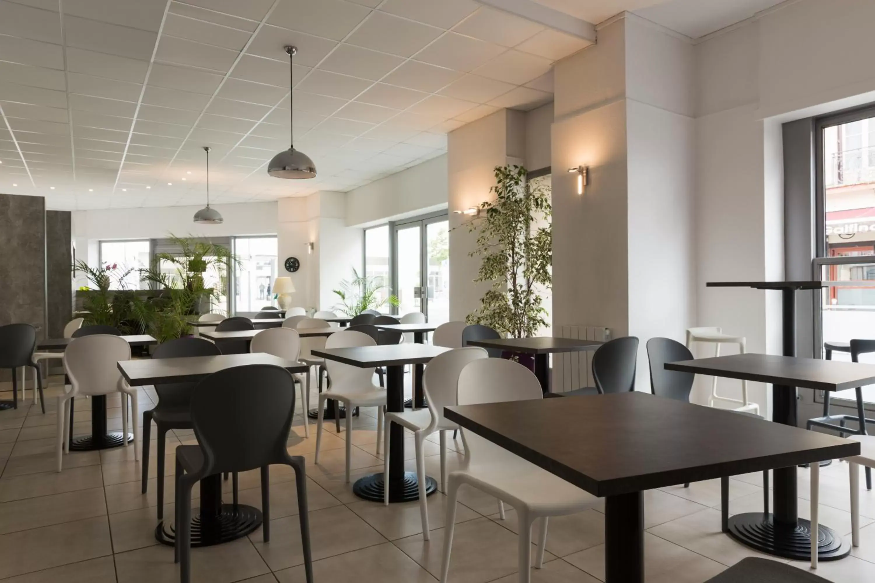 Area and facilities, Restaurant/Places to Eat in The Originals City, Hôtel Nevers Centre Gare (Inter-Hotel)