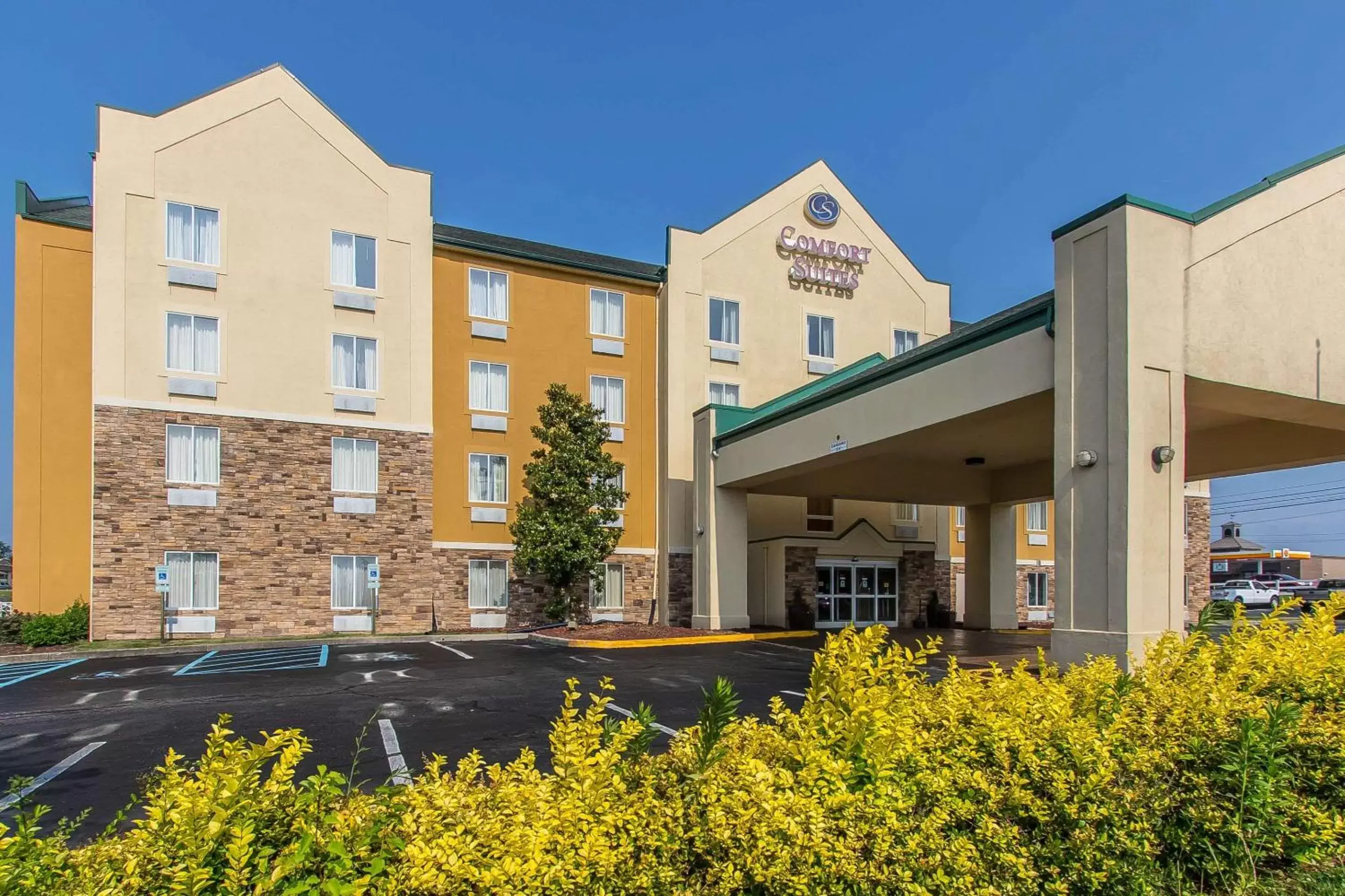 Property building in Comfort Suites Richmond Property building in Comfort Suites Richmond