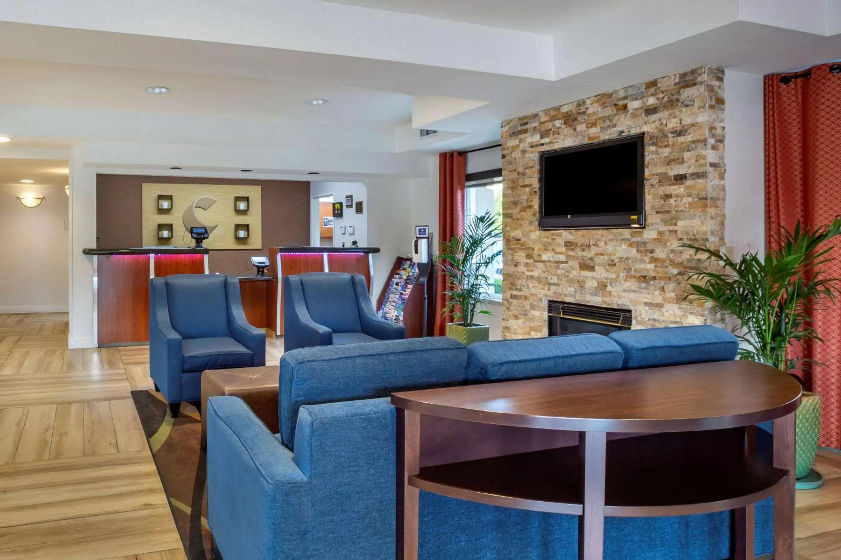 Lobby or reception, Lounge/Bar in Comfort Inn South San Jose - Morgan Hill