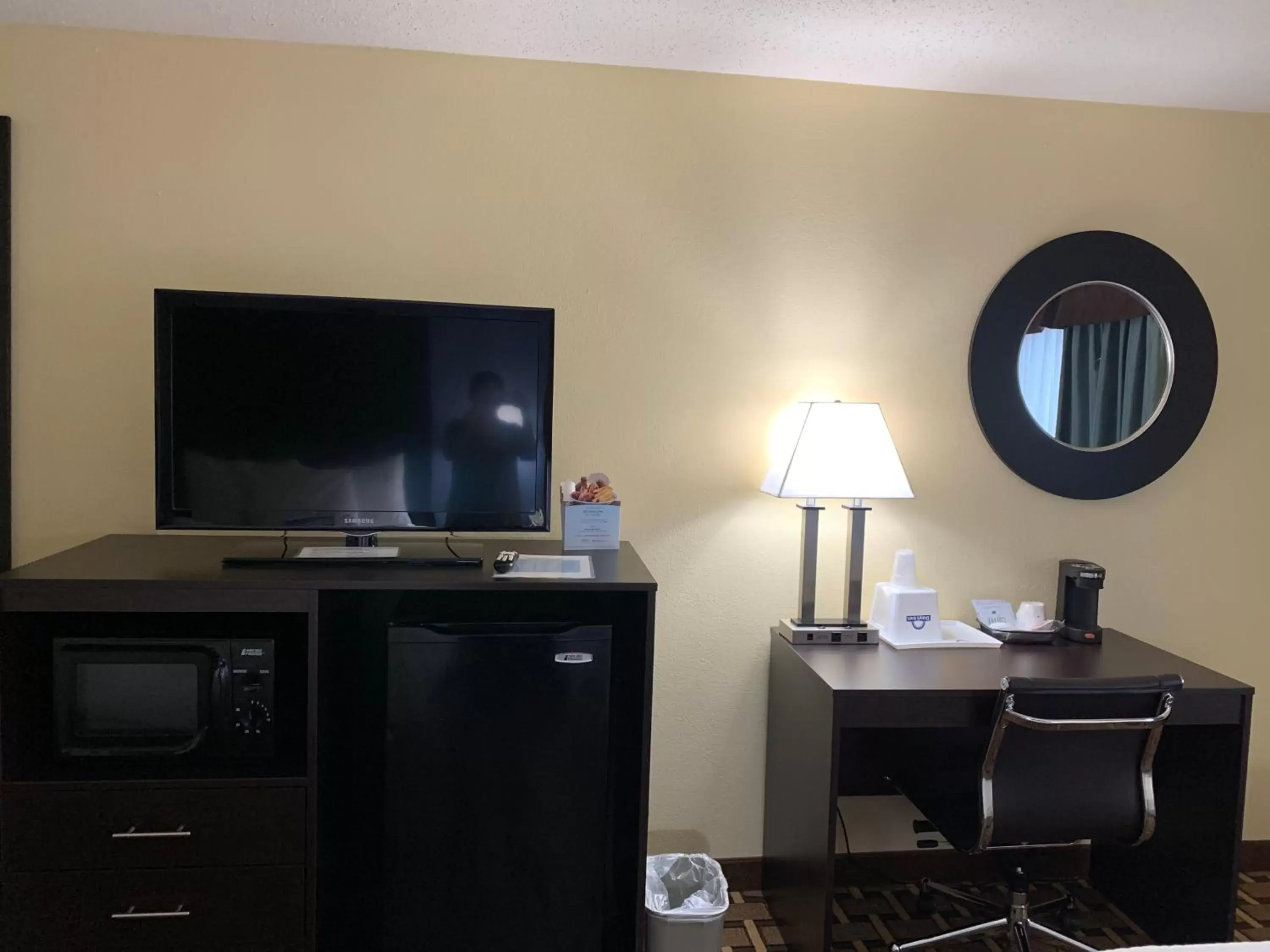 TV and multimedia, TV/Entertainment Center in Days Inn by Wyndham Mauldin/Greenville