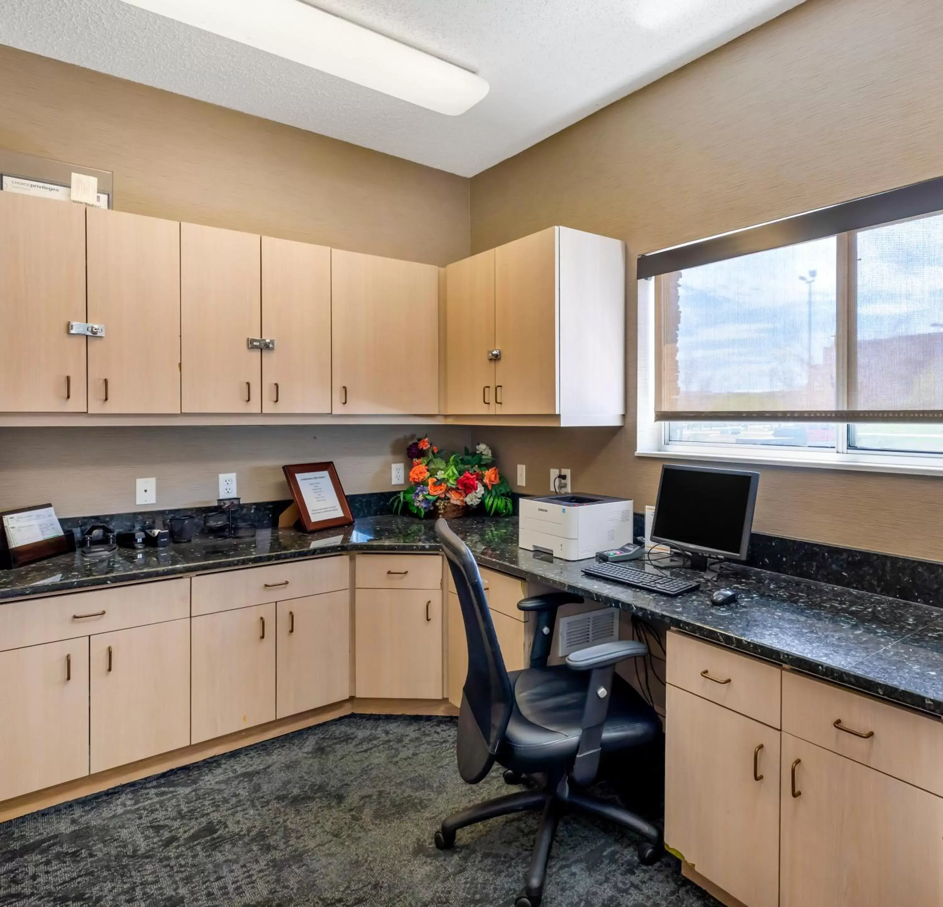 Property building, Kitchen/Kitchenette in Comfort Suites Denver Tech Center/Englewood