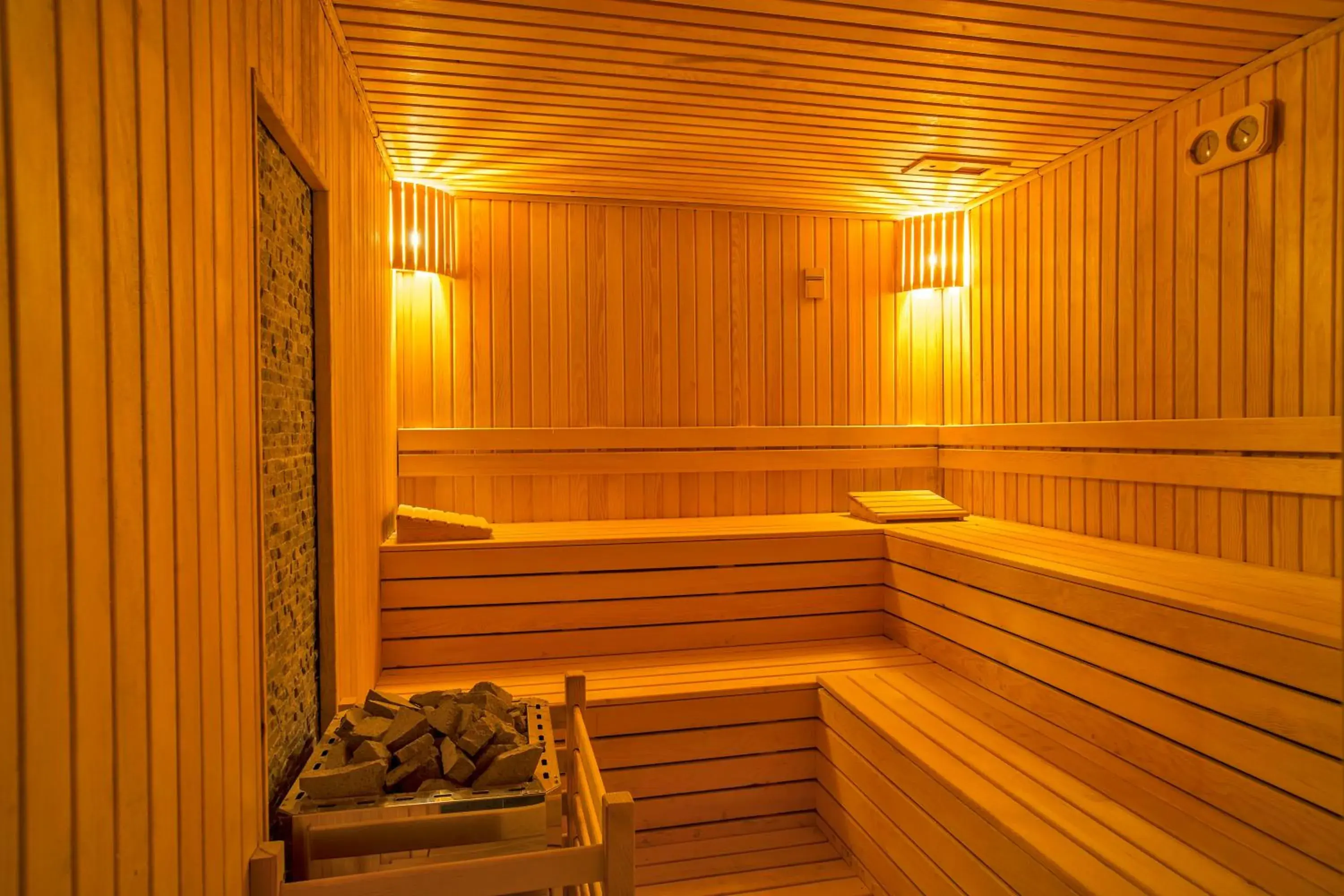 Sauna in Hawaii Suite Beach Hotel