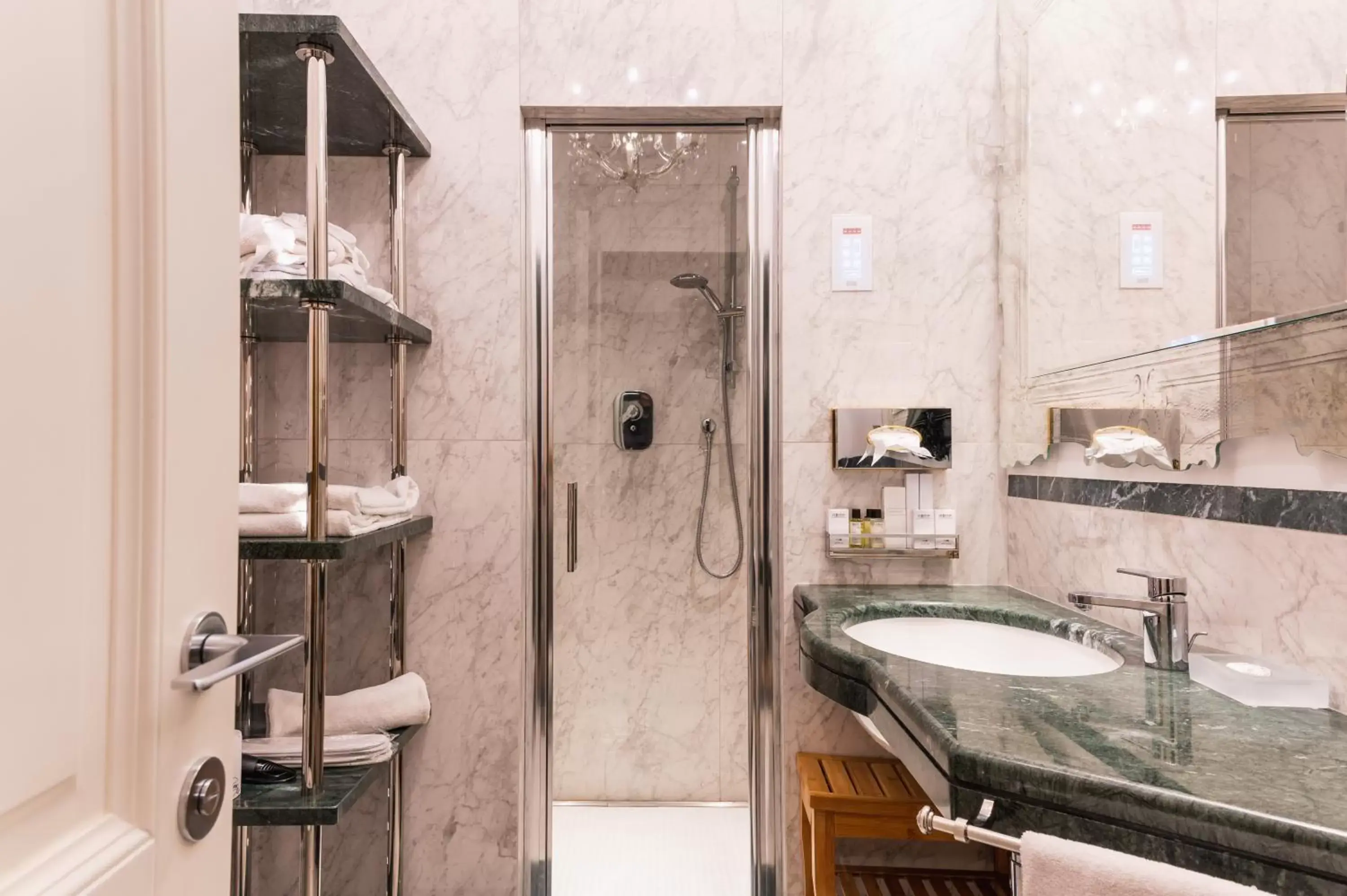 Shower, Bathroom in Art Hotel Commercianti