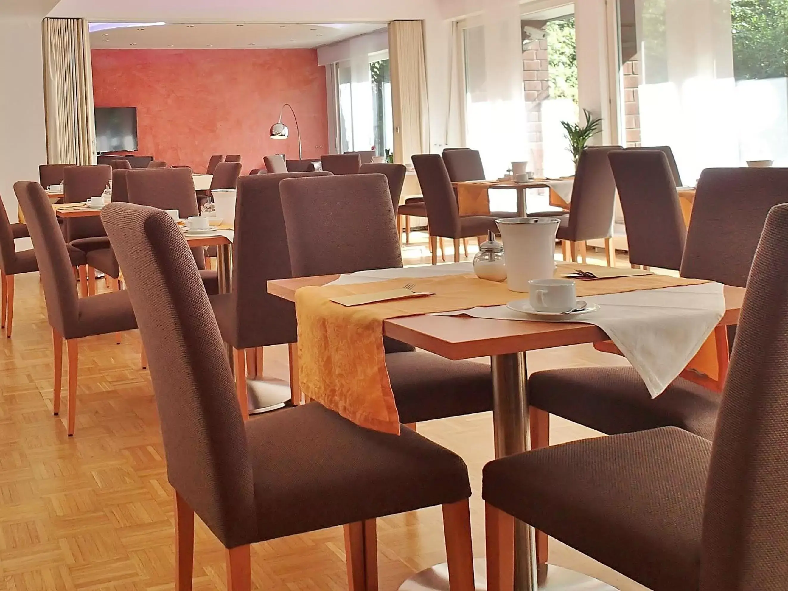 Restaurant/places to eat in Hotel Mingarden Restaurant/places to eat in Hotel Mingarden