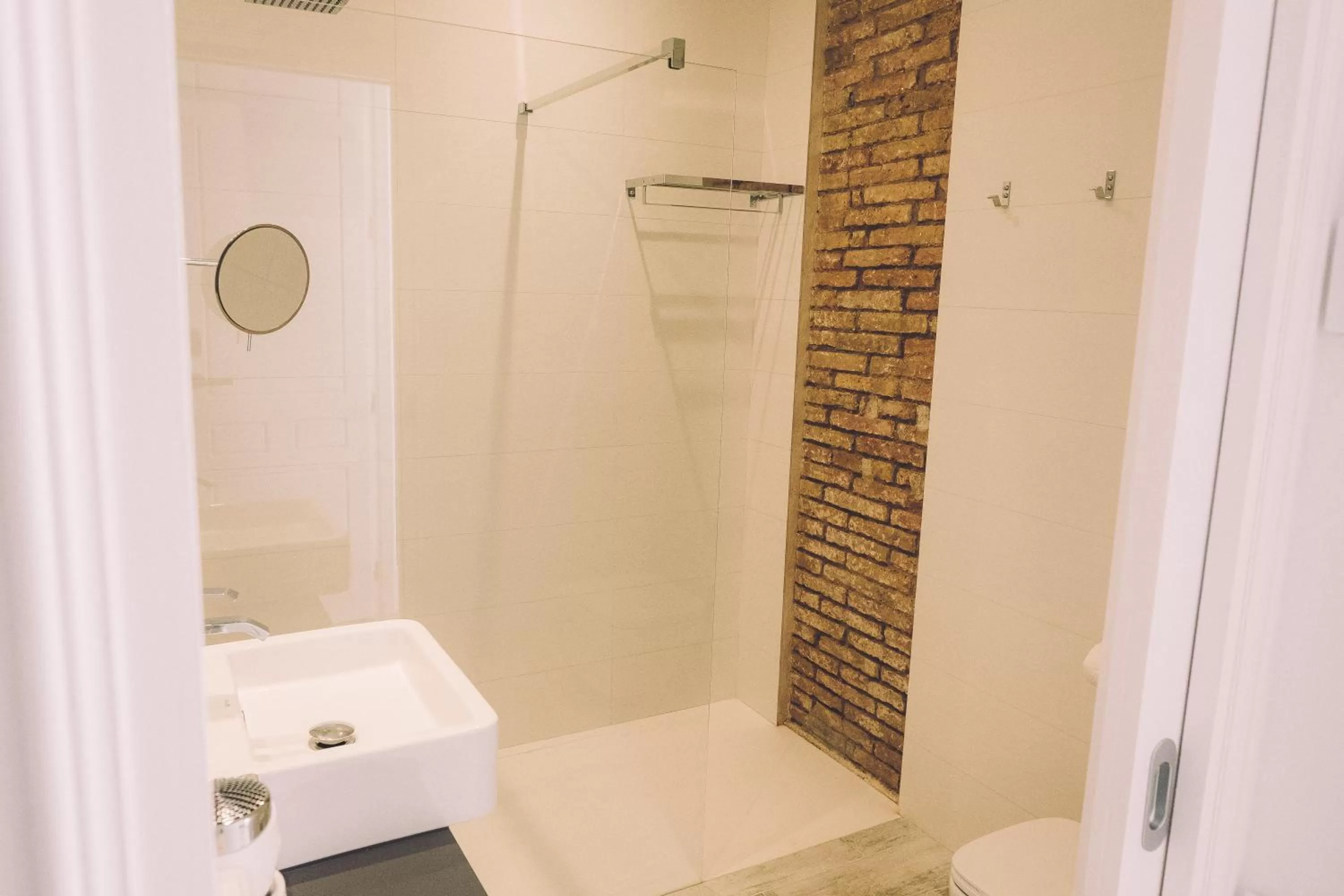Shower, Bathroom in Hotelet Casa Padró