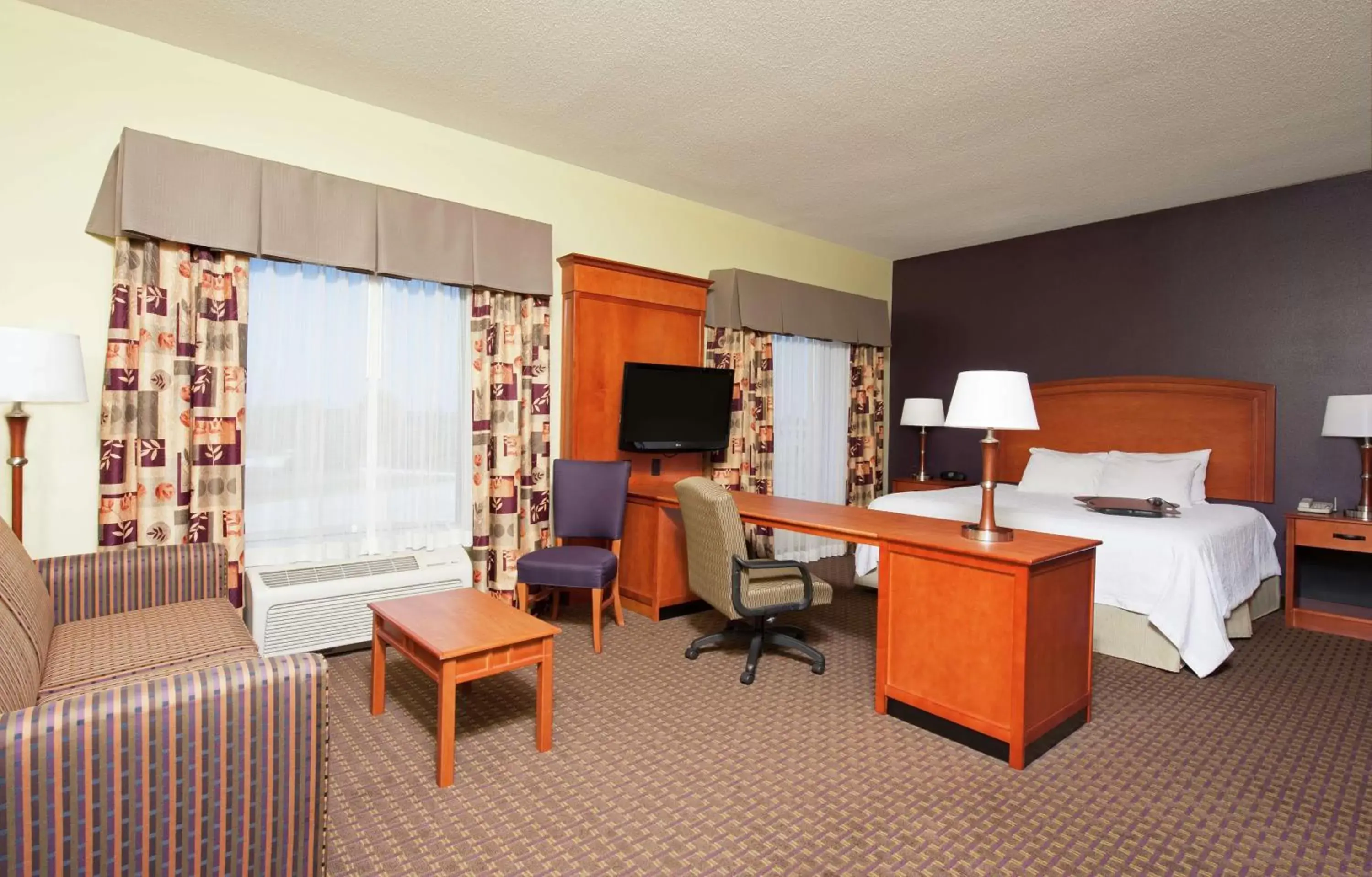 Bedroom in Hampton Inn & Suites Moline-Quad City Int'l Aprt