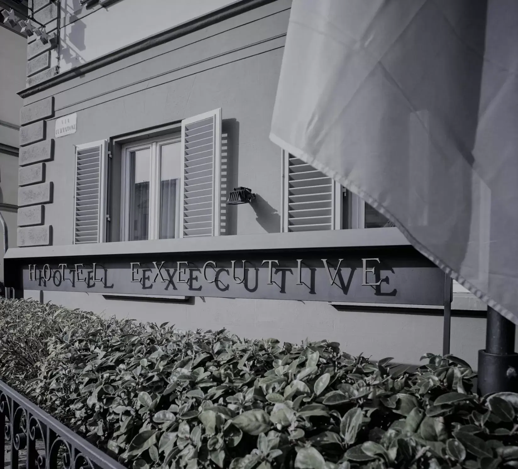 Facade/entrance in Hotel Executive Facade/entrance in Hotel Executive