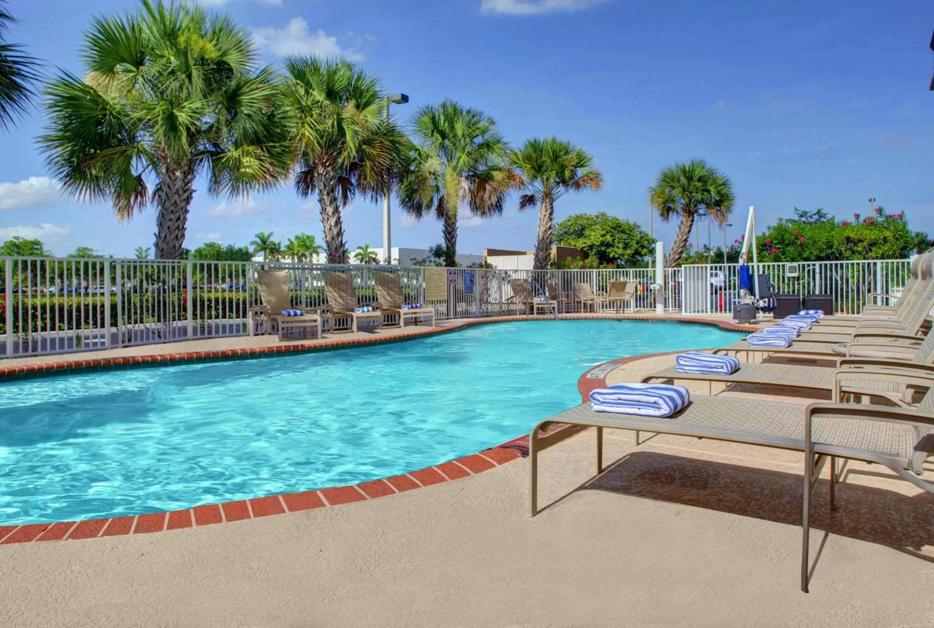 Fitness centre/facilities, Swimming Pool in Hampton Inn & Suites Ft. Lauderdale/West-Sawgrass/Tamarac, FL