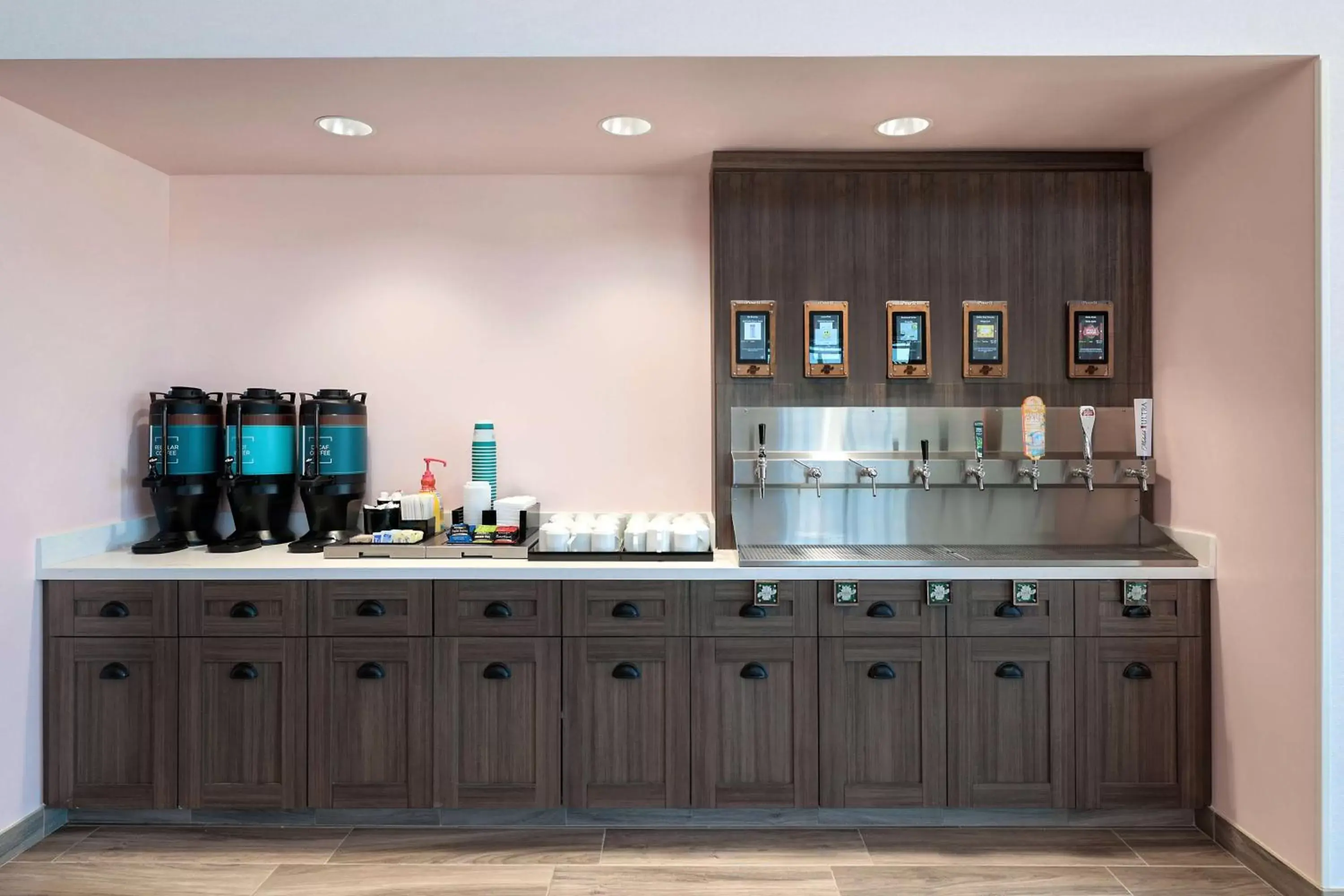 Dining area, Kitchen/Kitchenette in Homewood Suites By Hilton Santa Clarita/Valencia, Ca