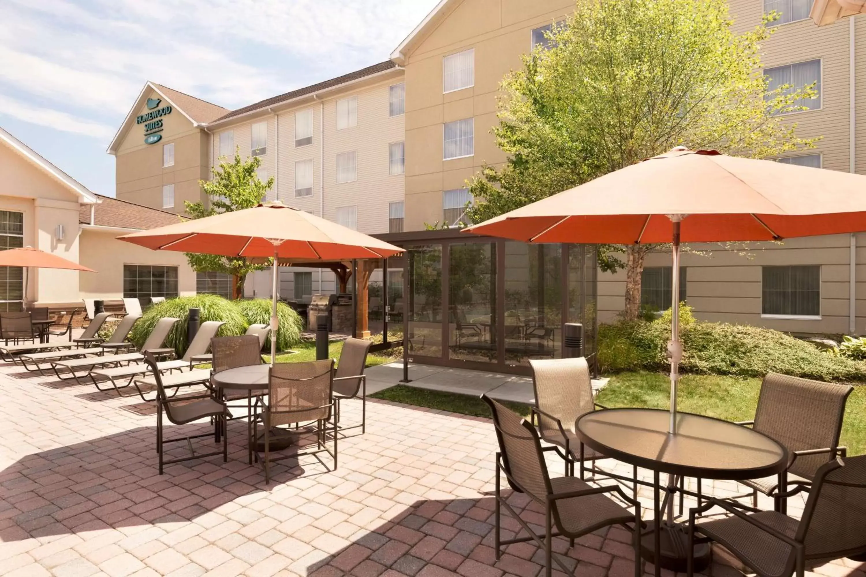 Patio, Restaurant/Places to Eat in Homewood Suites by Hilton York