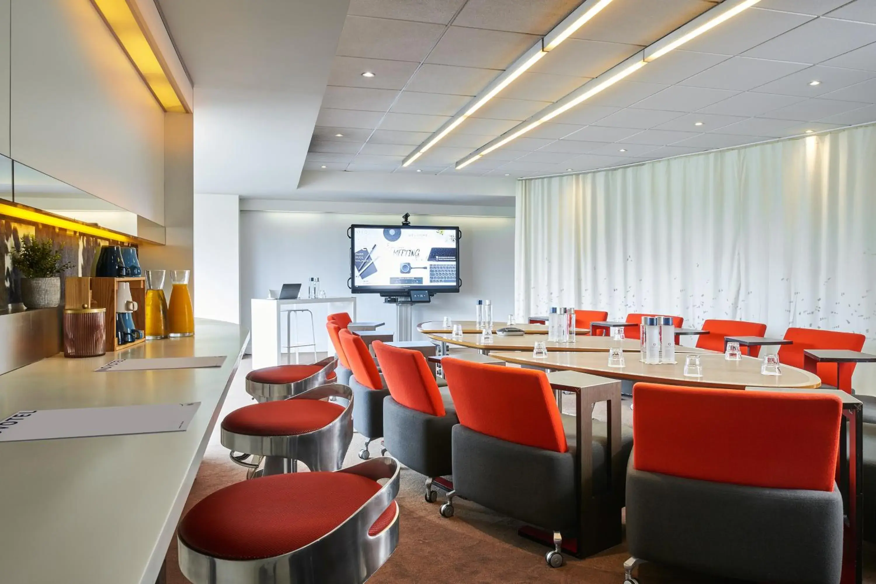 Meeting/conference room, Restaurant/Places to Eat in Novotel Paris Rueil Malmaison